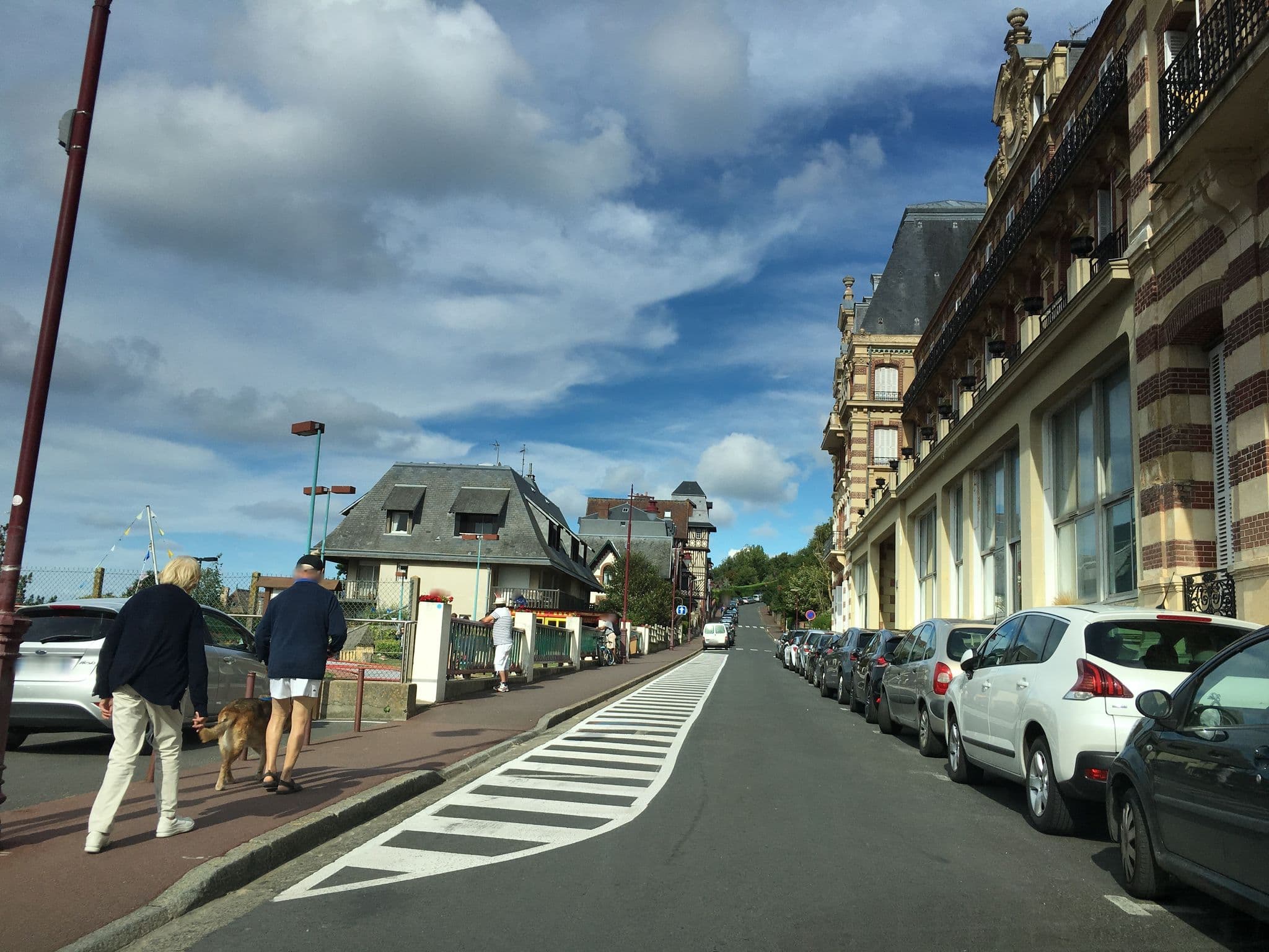 Street view near Grand Hôtel, Houlgate — © cquest (CC BY-SA · Mapillary)