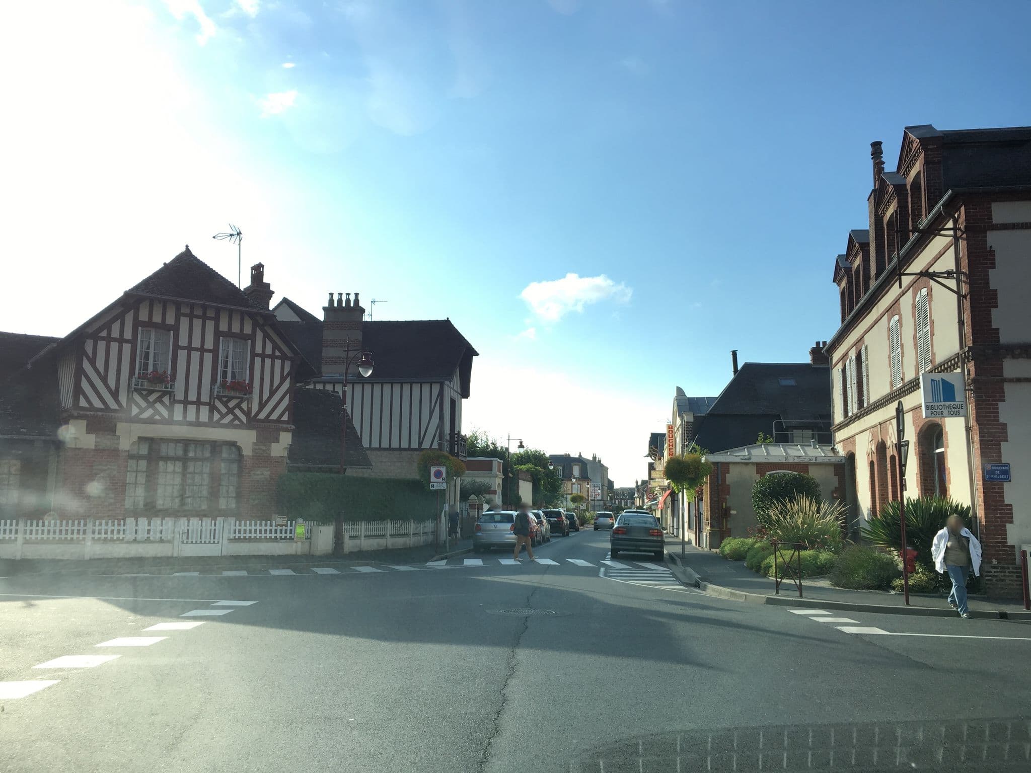 Street view near Castel de Siam, Houlgate — © cquest (CC BY-SA · Mapillary)