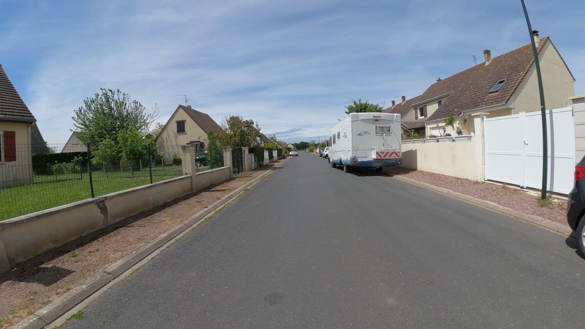 Street view near Gîte de Eric et Rose, Bernières-sur-Mer — © Nzau (CC BY-SA · Mapillary)