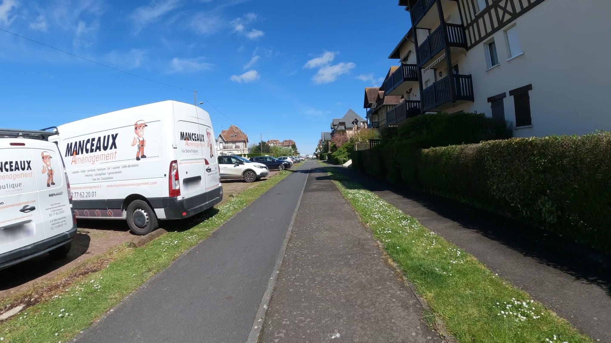 Street view near Le Clos Mathilde, Cabourg — © Nzau (CC BY-SA · Mapillary)