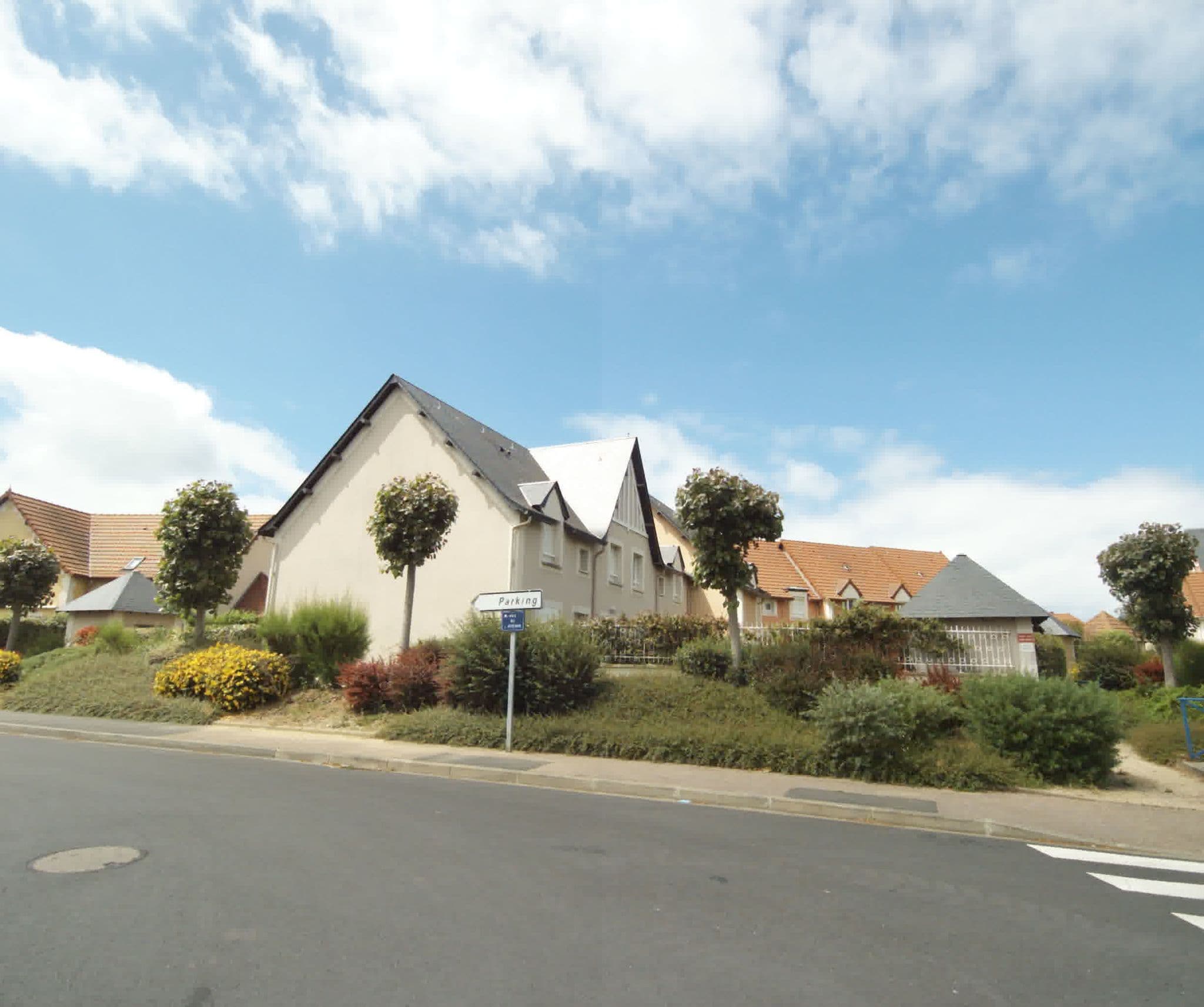Street view near Kyriad Prestige Hotel, Cabourg — © sogefi (CC BY-SA · Mapillary)