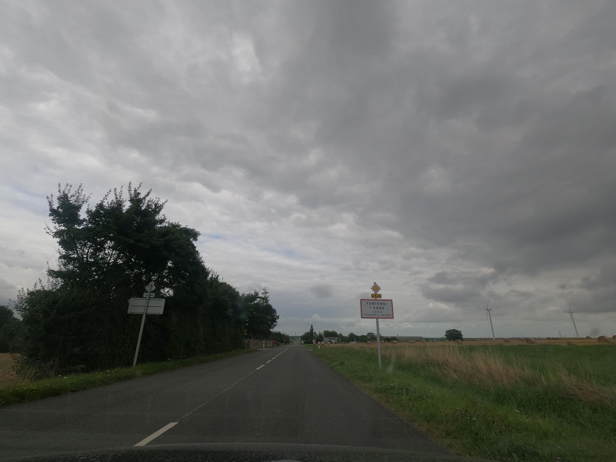 Street view near Citotel Le Faisan Doré, Écouché — © uwekoch (CC BY-SA · Mapillary)