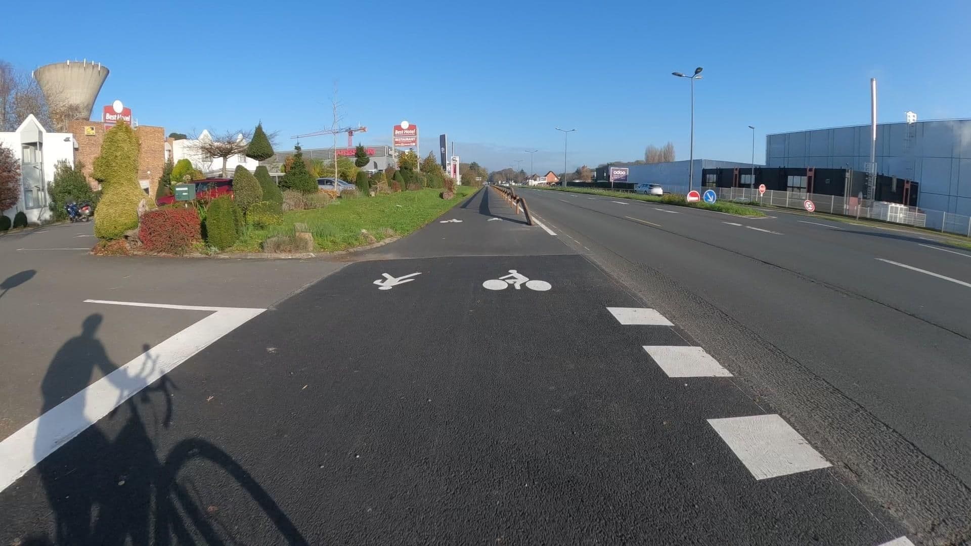 Street view near Best Hotel, Épron — © Nzau (CC BY-SA · Mapillary)