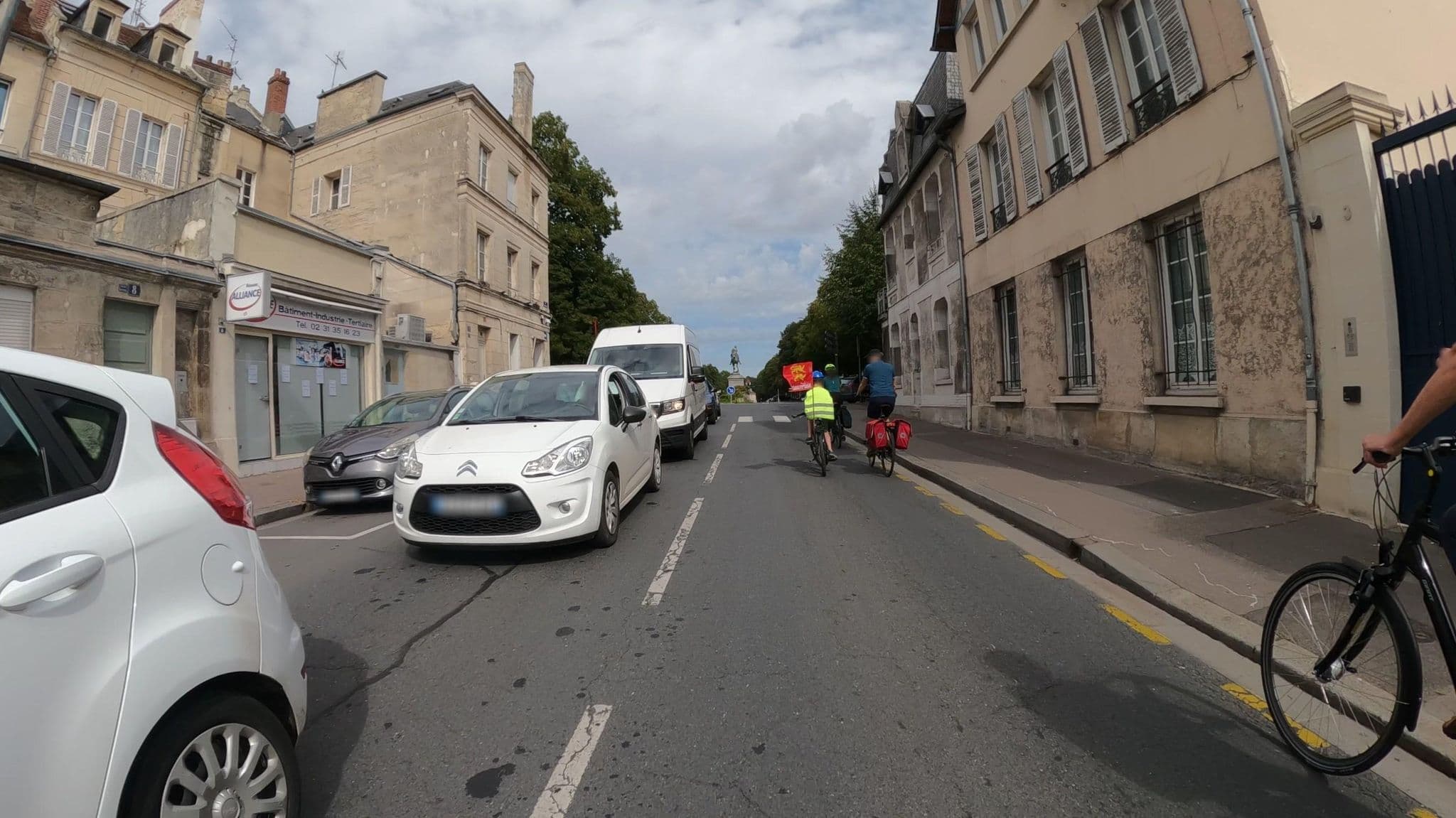 Street view near Le Clos De Saint-Martin, Caen — © Nzau (CC BY-SA · Mapillary)