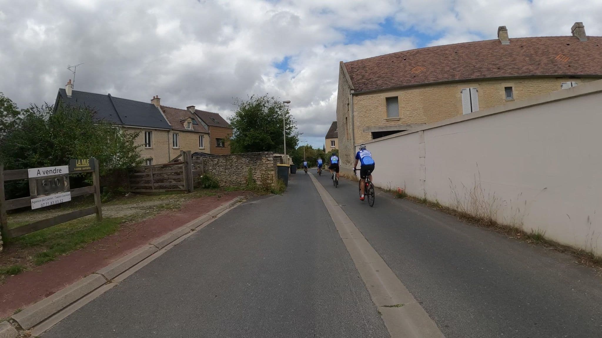Street view near Maison avec grand jardin pour 15 couchages en Normandie, Cairon — © Nzau (CC BY-SA · Mapillary)