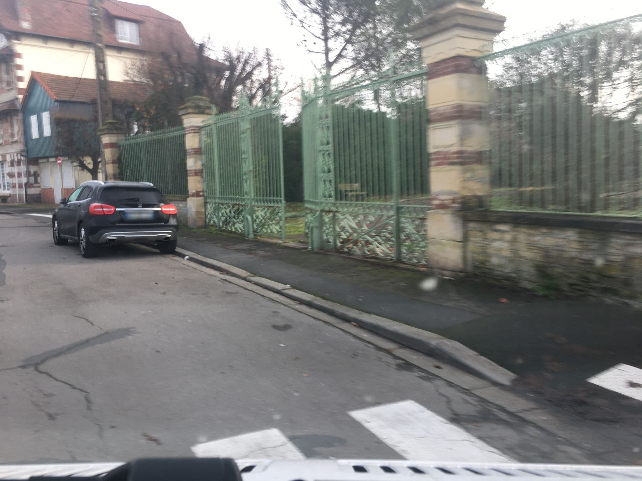 Street view near La Closerie Côté Casino, Cabourg — © raymond (CC BY-SA · Mapillary)
