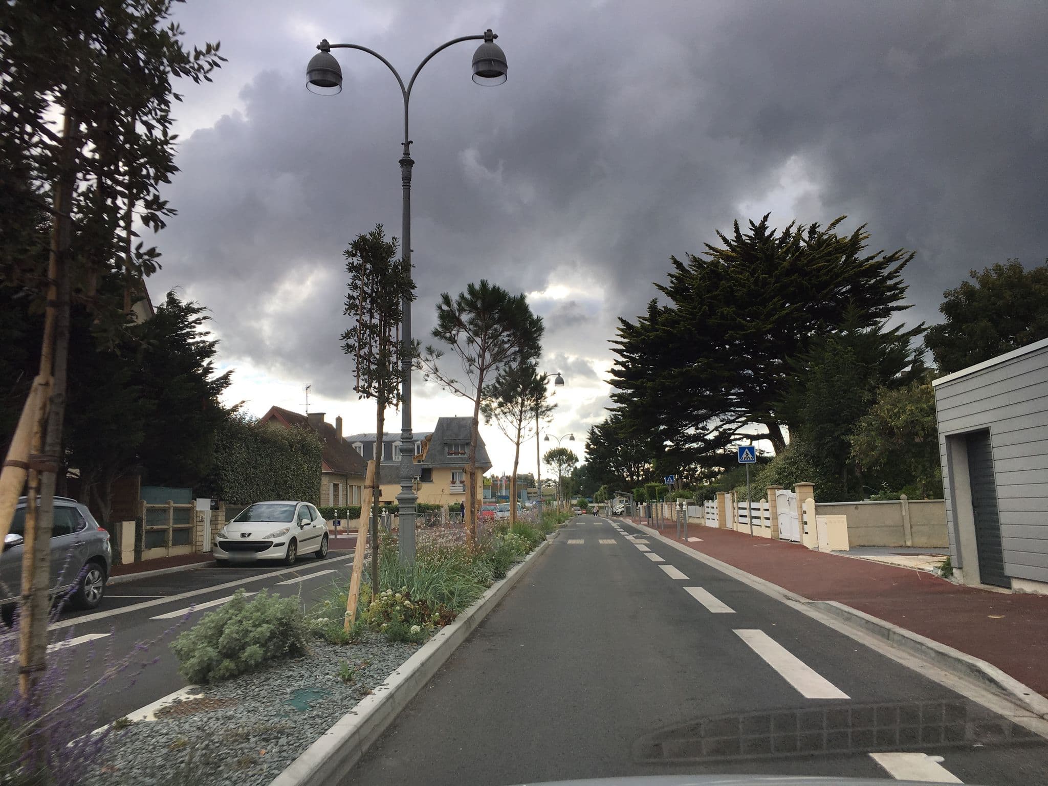 Street view near LOGIS Hôtel la Cremaillère, Courseulles-sur-Mer — © cquest (CC BY-SA · Mapillary)