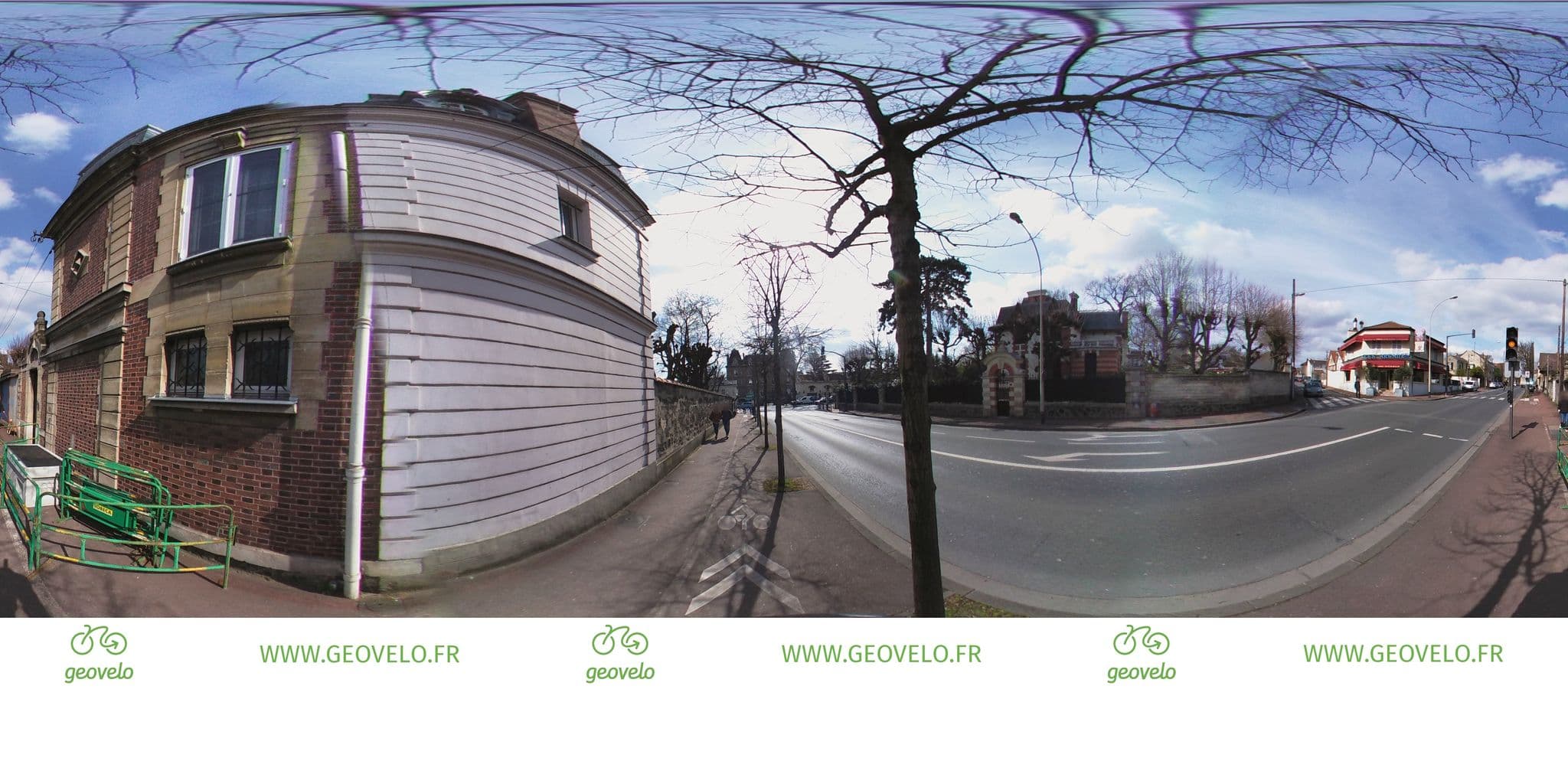 Street view near La Maison de Chatou, Chatou — © simon_geovelo (CC BY-SA · Mapillary)