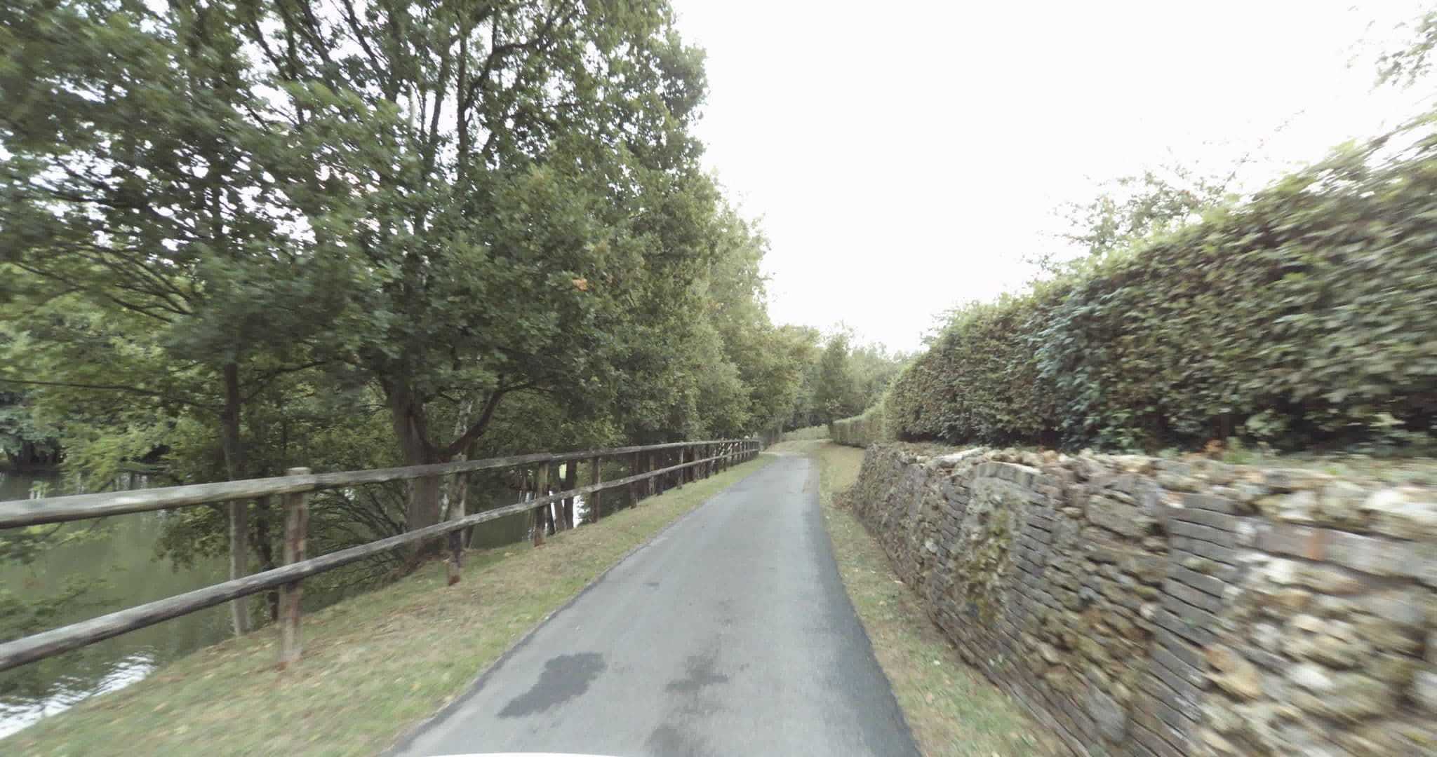 Street view near Le vieux château, Vimoutiers — © sogefi (CC BY-SA · Mapillary)