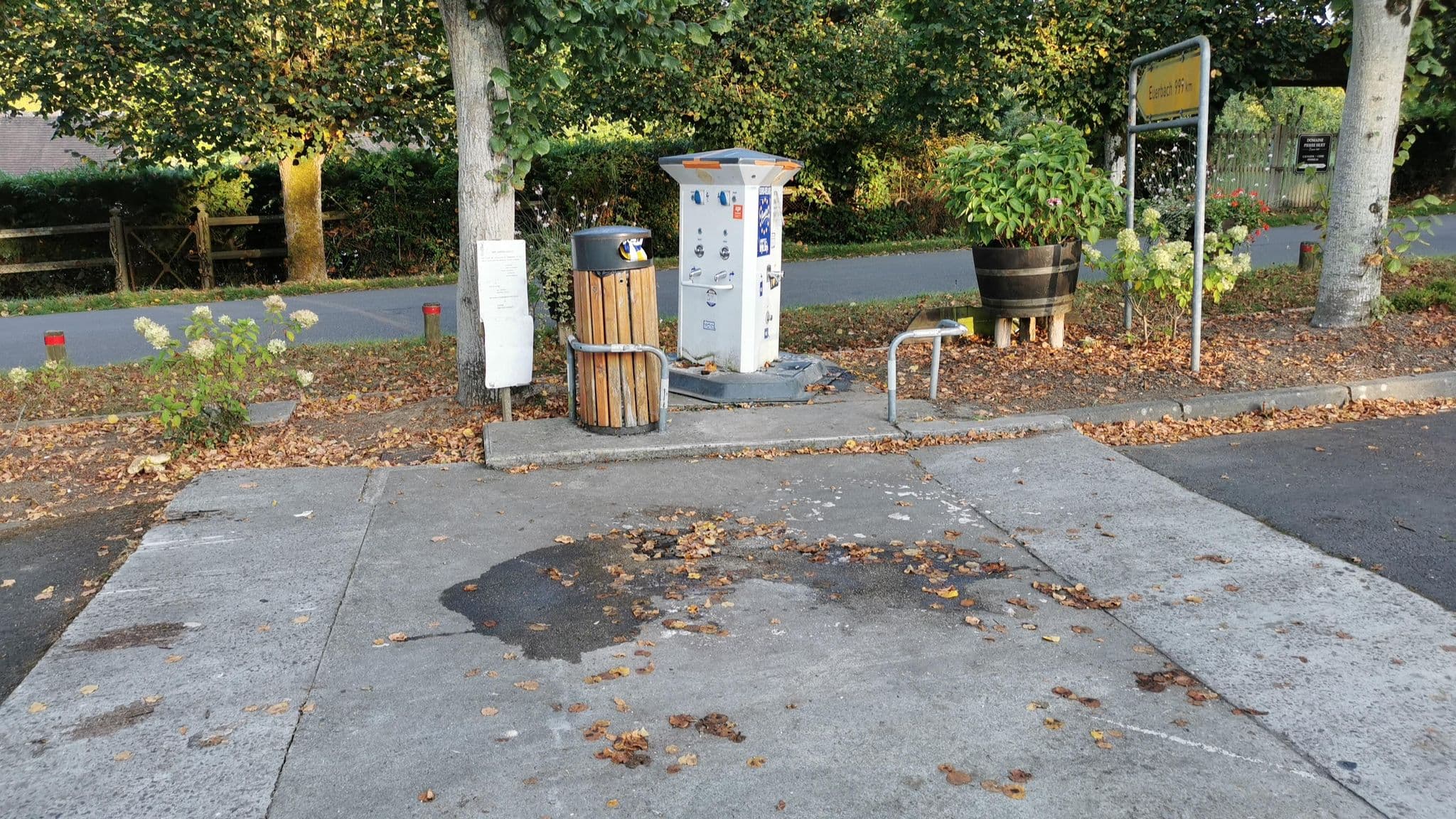 Street view near Domaine le Coq Enchanté, Cambremer — © bernardvoyageur (CC BY-SA · Mapillary)