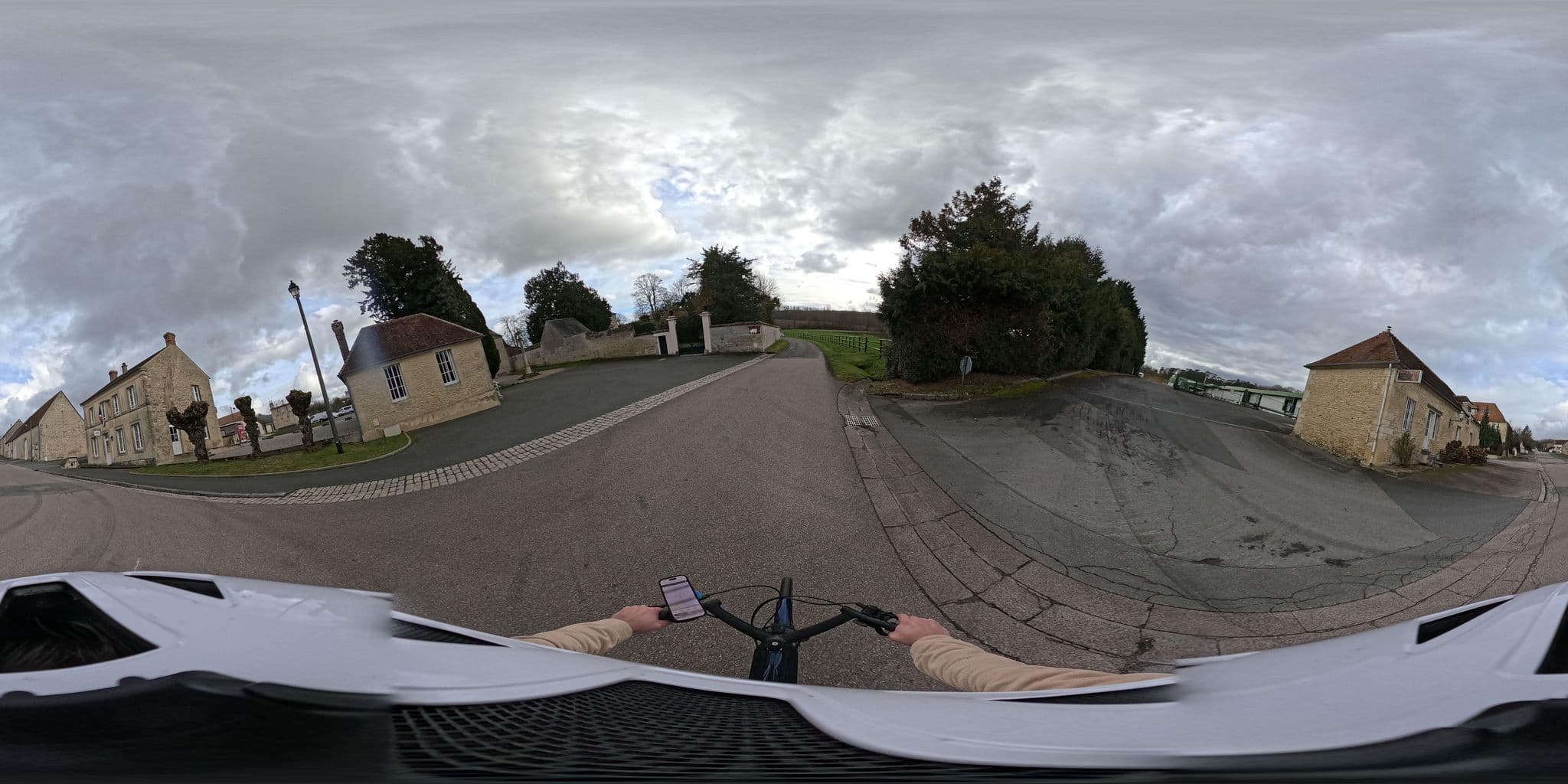 Street view near Restaurant Pavillon de Gouffern Silly-en-Gouffern, Argentan — © LenyMvl (CC BY-SA · Mapillary)