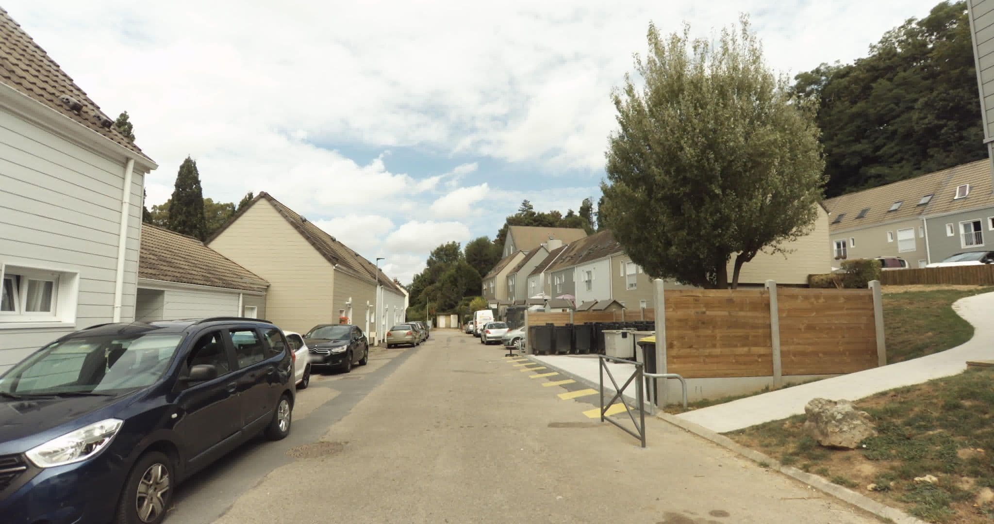 Street view near Manoir de Bolbec, Bolbec — © sogefi (CC BY-SA · Mapillary)