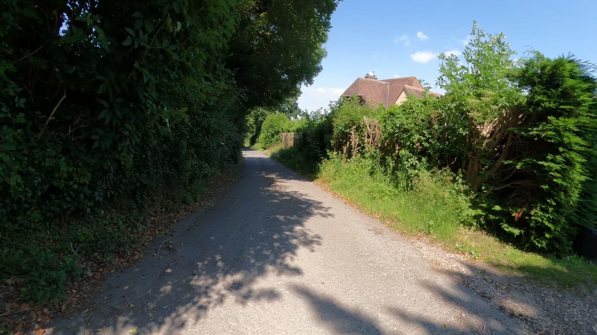 Street view near Hotel Restaurant Le Romantica, Équemauville — © Nzau (CC BY-SA · Mapillary)