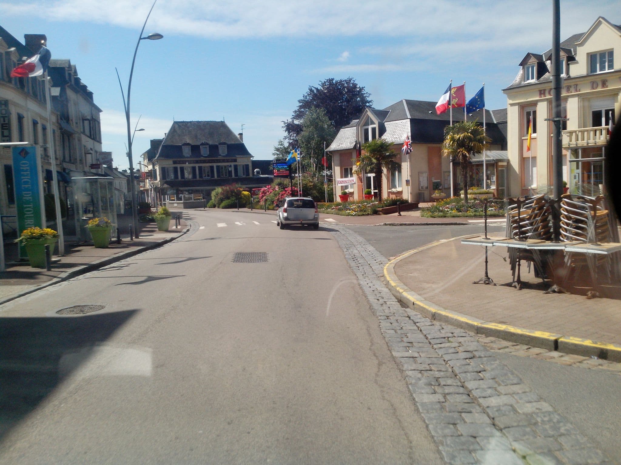 Street view near Le Relais de Poste, Beuzeville — © hamlet (CC BY-SA · Mapillary)