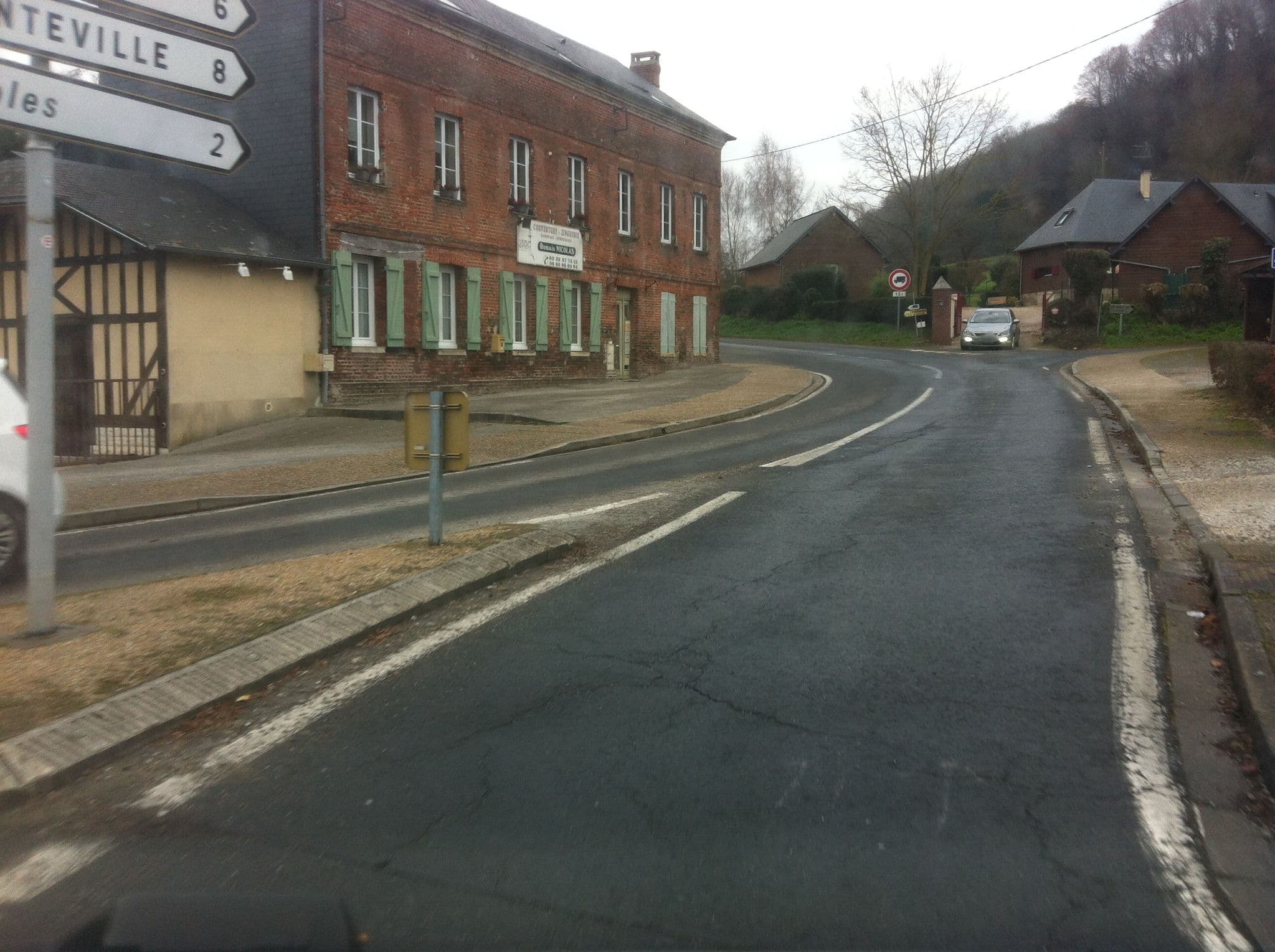 Street view near Relais Du Pont De Normandie, Ablon — © raymond (CC BY-SA · Mapillary)