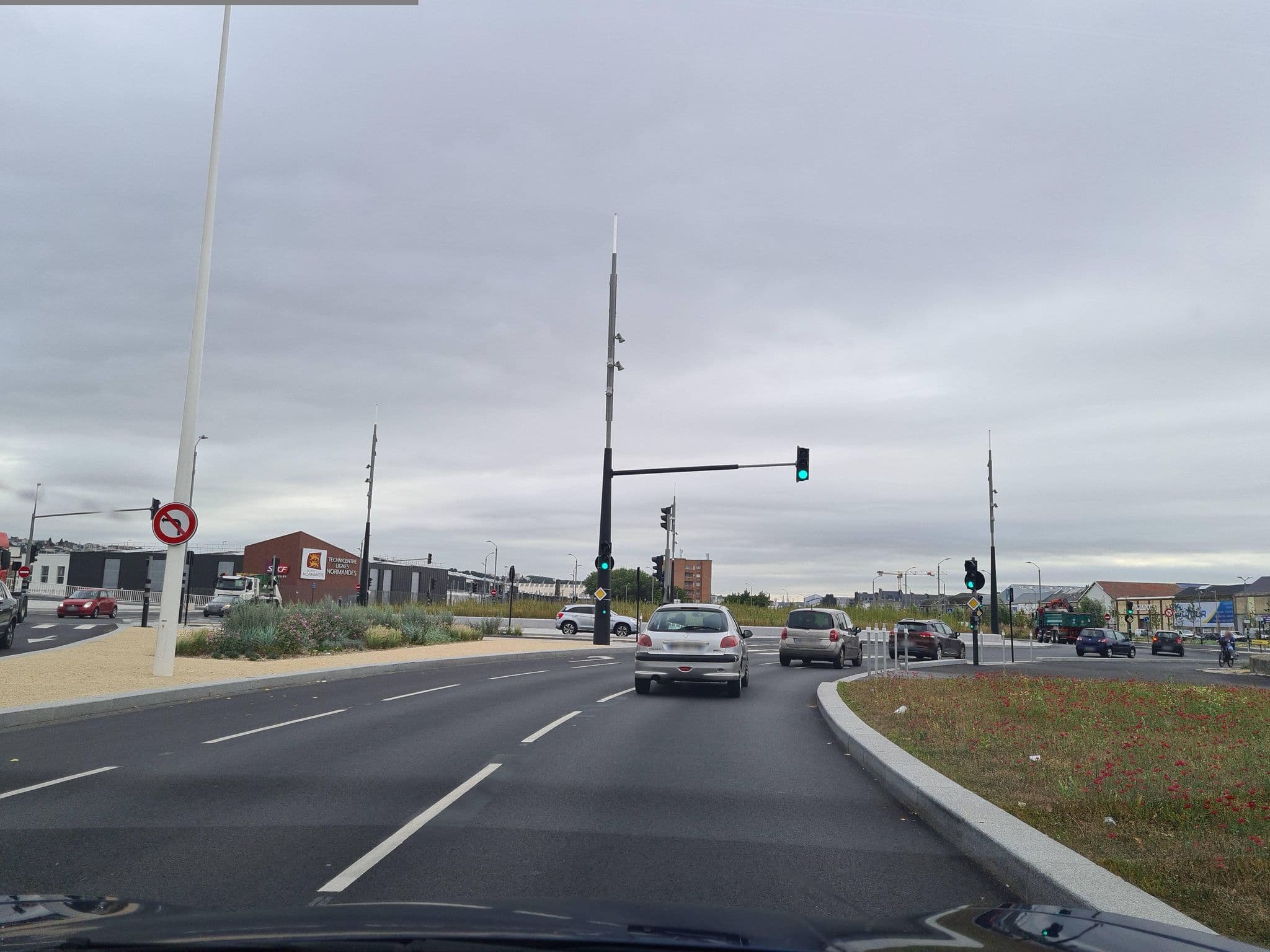 Street view near Hôtel Kyriad, Le Havre — © kino (CC BY-SA · Mapillary)