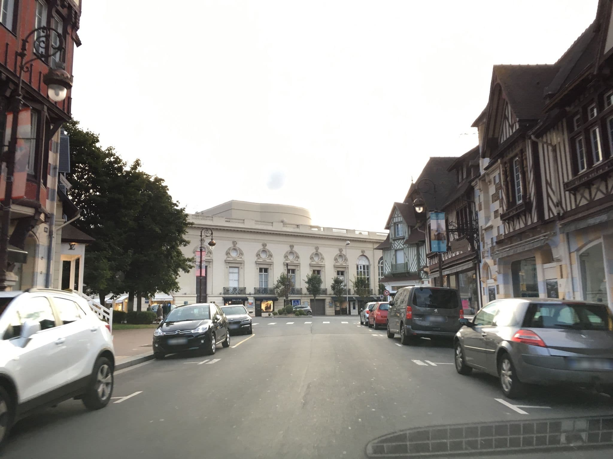 Street view near Hôtel du Golf Barrière, Deauville — © cquest (CC BY-SA · Mapillary)