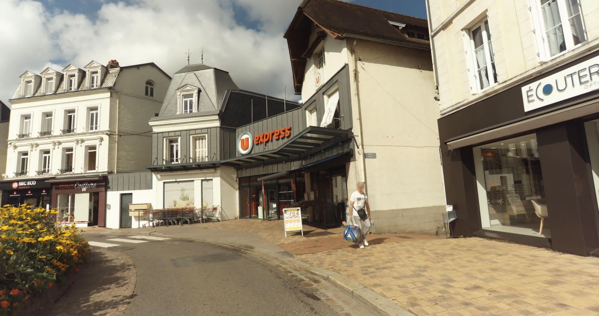 Street view near Hôtel Brasserie Pizzeria Le Carnot, Bolbec — © sogefi (CC BY-SA · Mapillary)