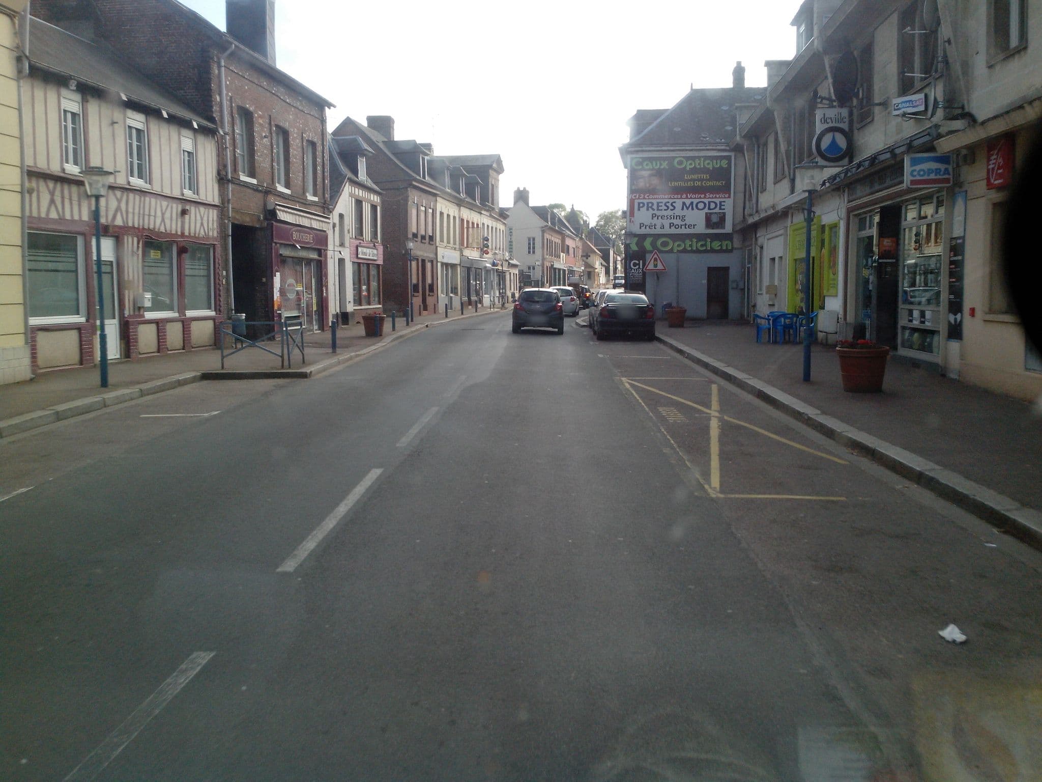 Street view near Hotel De La Poste, Yerville — © hamlet (CC BY-SA · Mapillary)