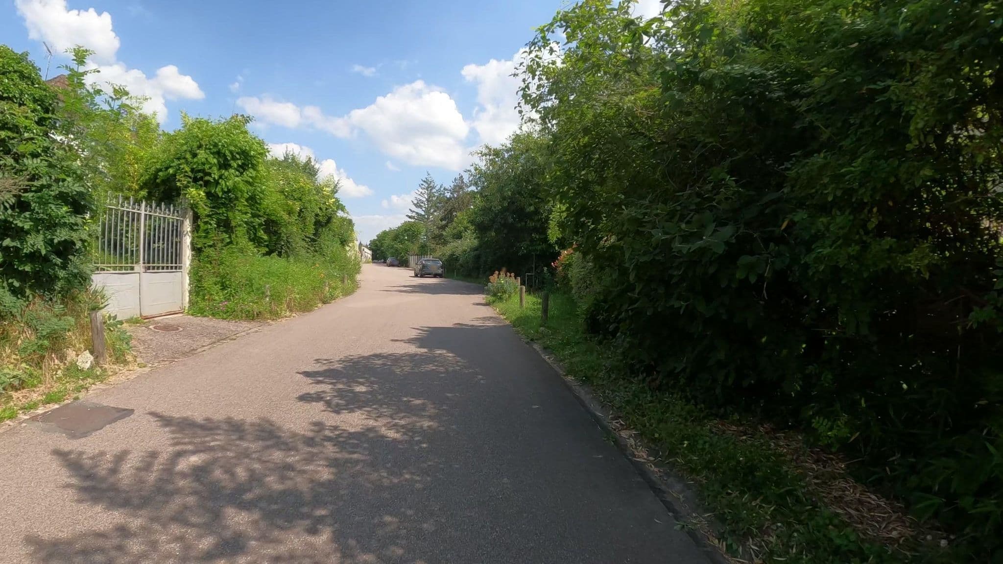 Street view near Les Arceaux, Limetz-Villez — © Nzau (CC BY-SA · Mapillary)
