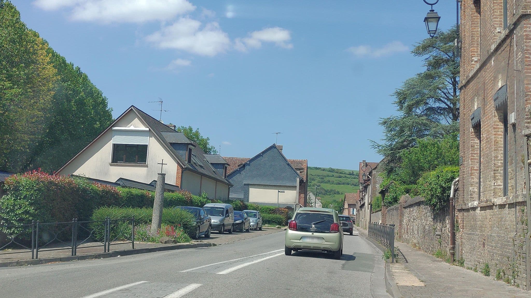 Street view near Le clos du château, Les Andelys — © didier2020 (CC BY-SA · Mapillary)