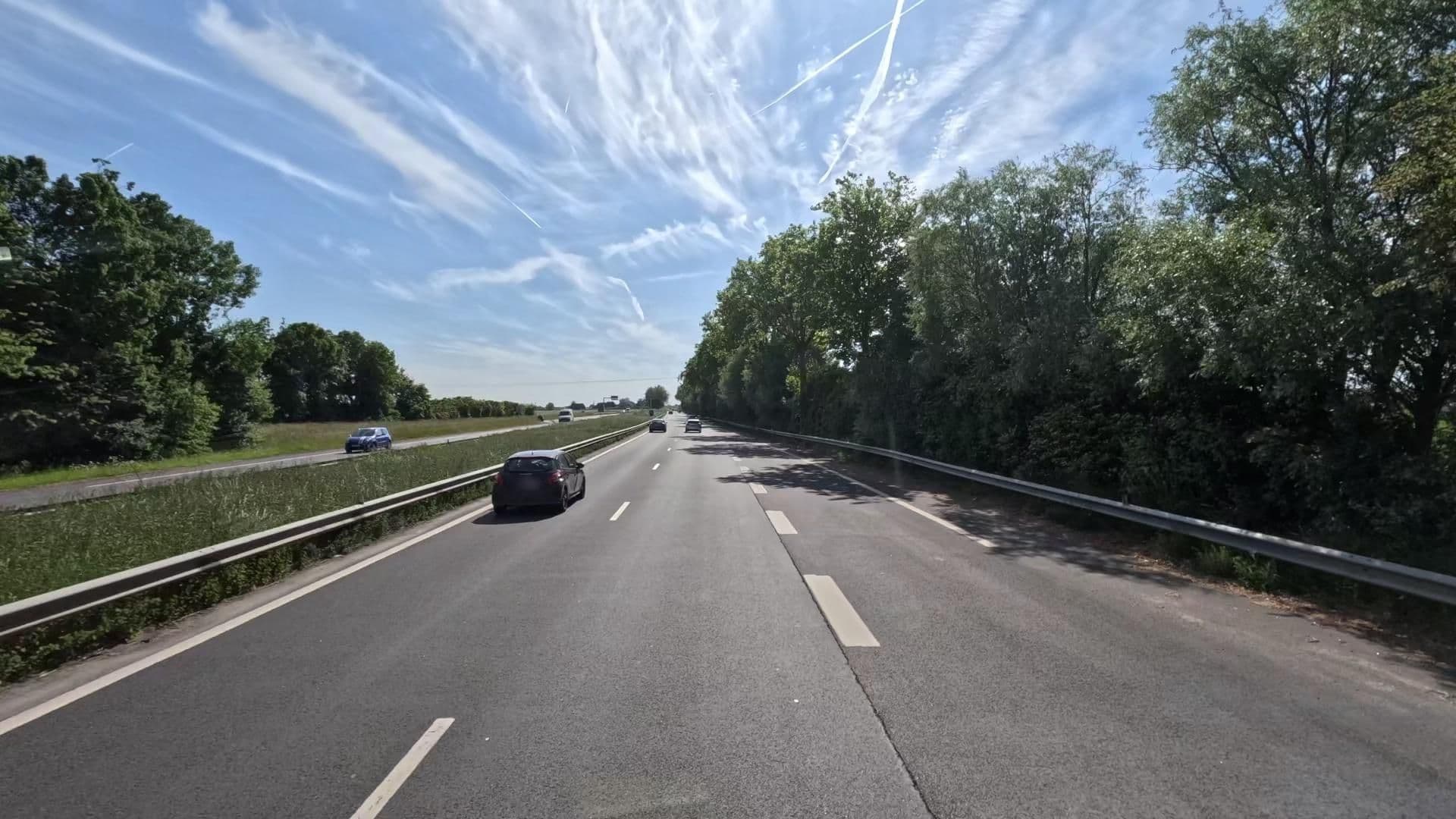 Street view near 81 Meadow View, Centre Parcs, Houdan — © bct (CC BY-SA · Mapillary)