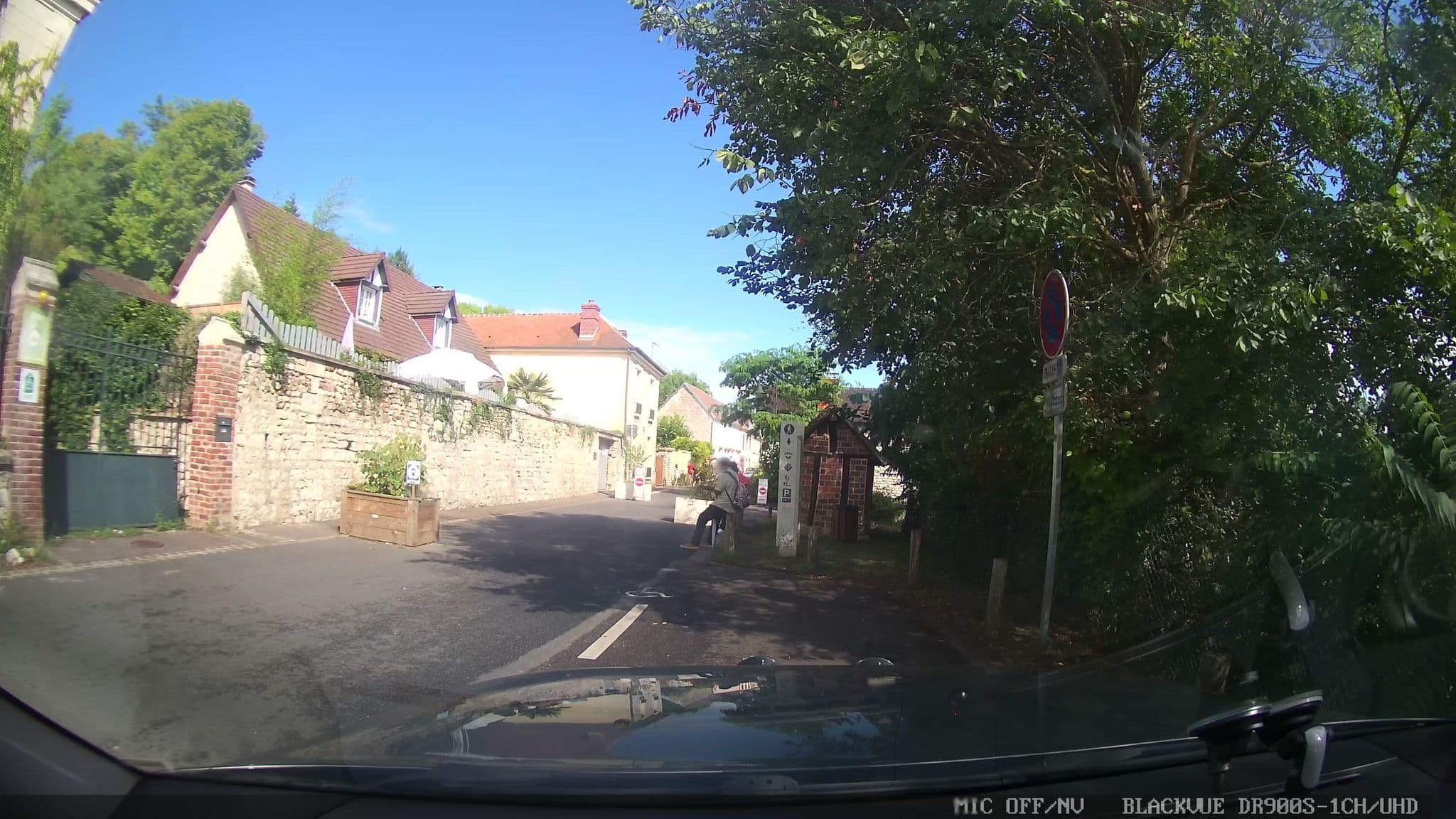 Street view near Le Clos de l'Eglise, Limetz-Villez — © grobin (CC BY-SA · Mapillary)