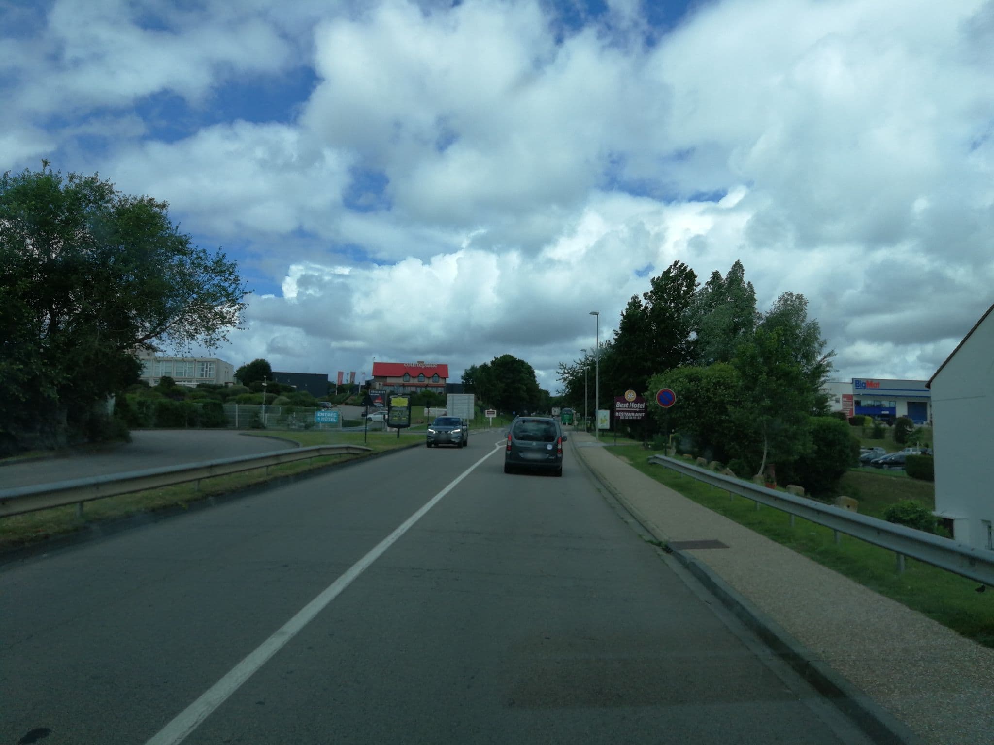 Street view near Fasthotel Val de Reuil, Le Vaudreuil — © jerome_pietri (CC BY-SA · Mapillary)