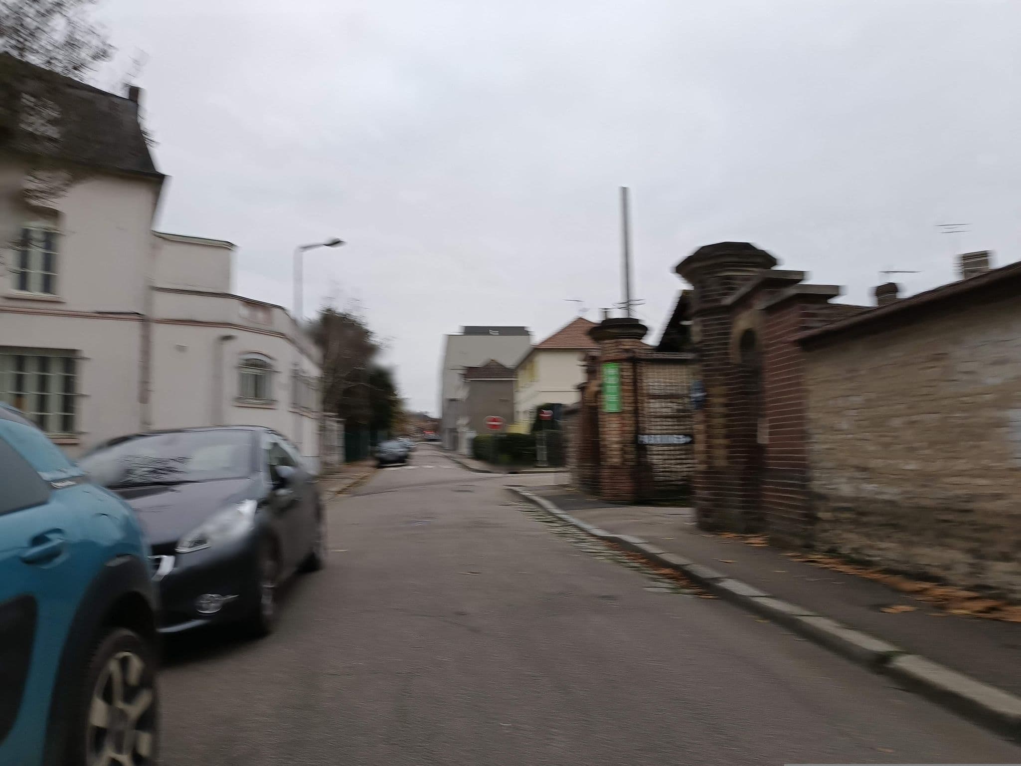 Street view near Le Pre Saint Germaun, Louviers — © spiegelsan (CC BY-SA · Mapillary)