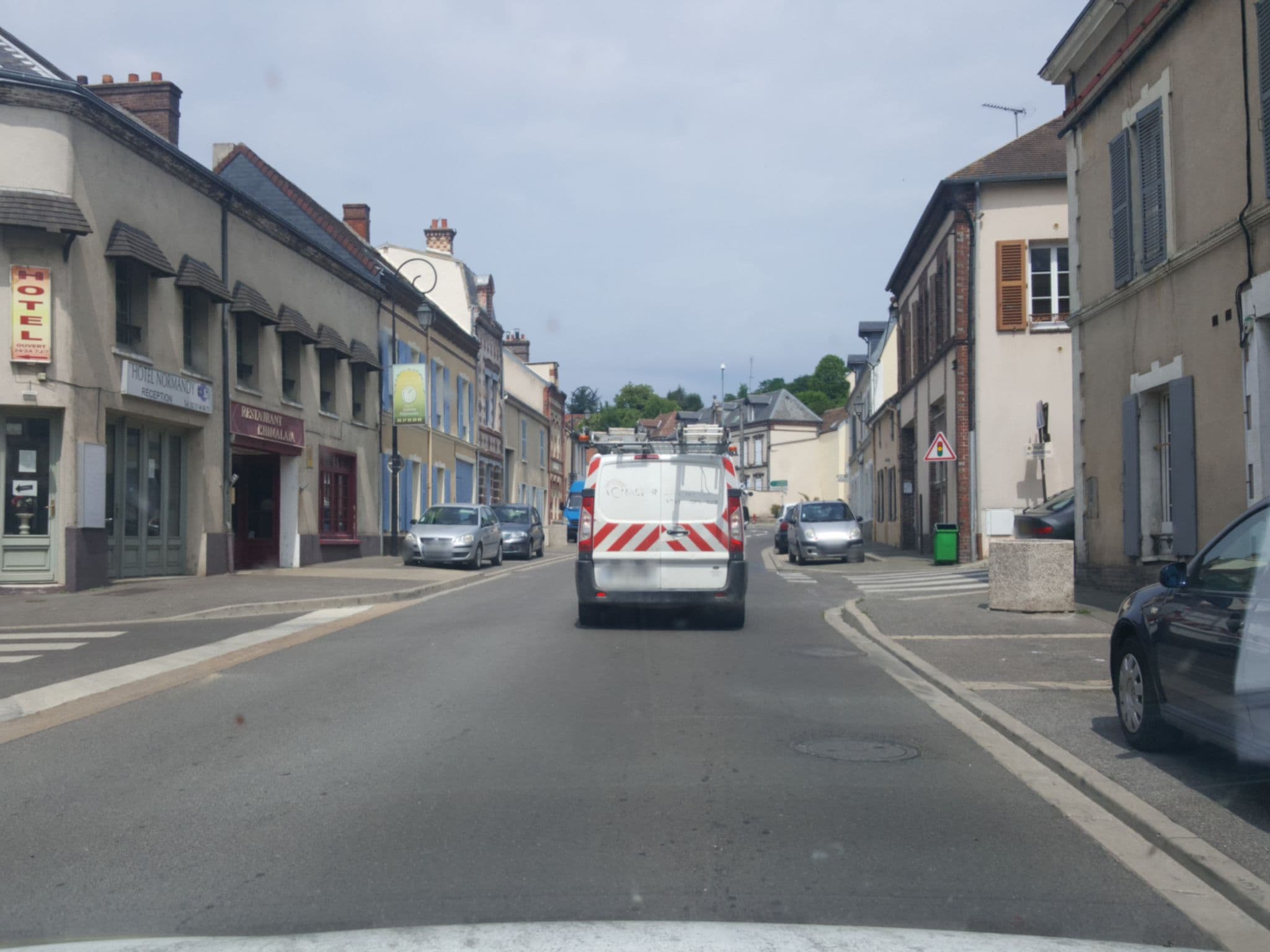 Street view near Cachemir Rose, Dreux — © demagogue2 (CC BY-SA · Mapillary)