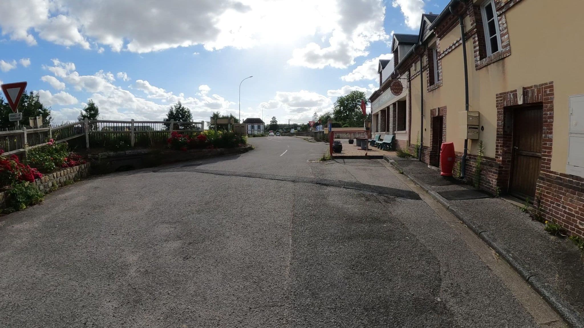 Street view near Faisnel Pierre et Régine, Damville — © Nzau (CC BY-SA · Mapillary)