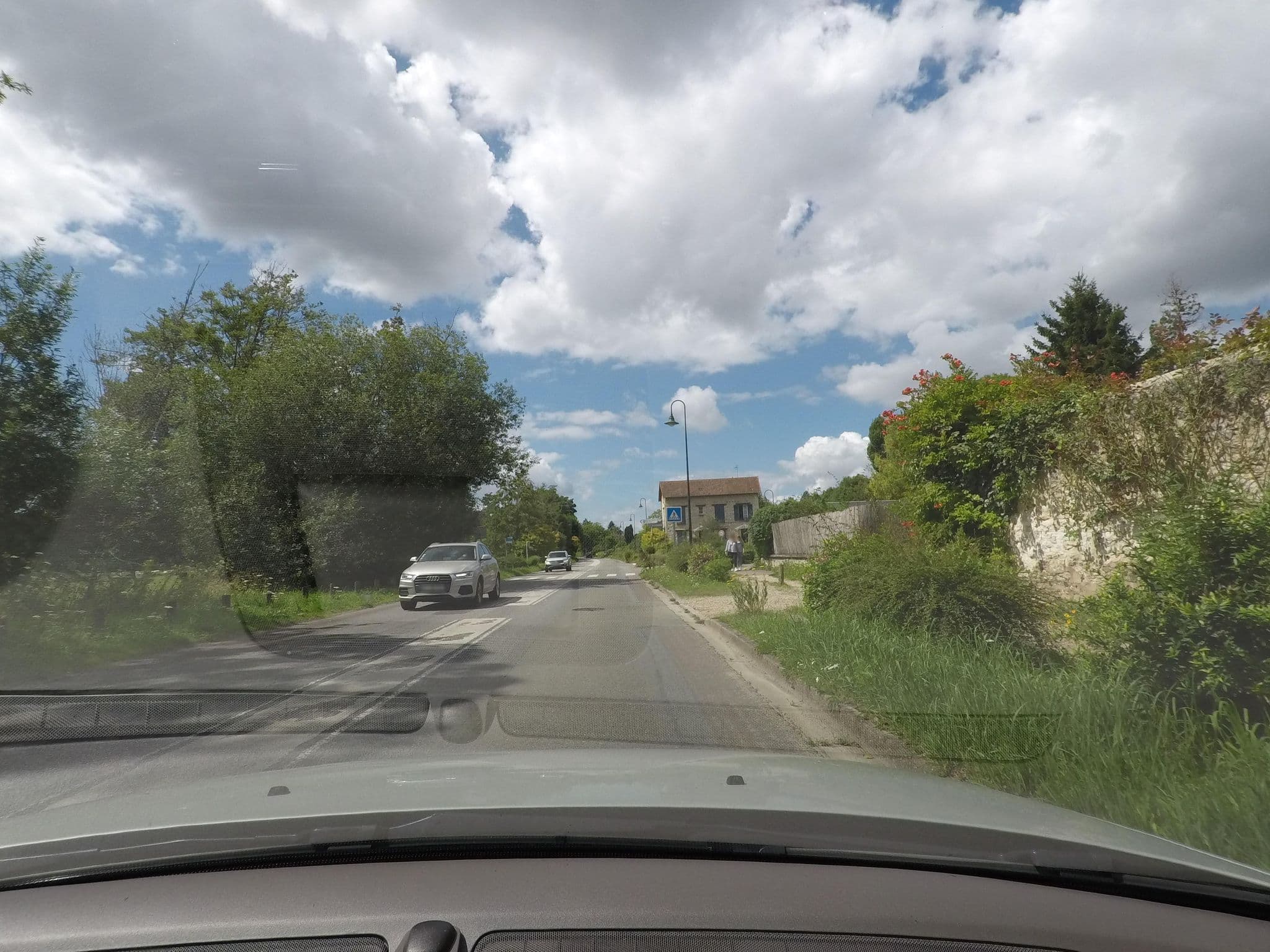 Street view near Aux Quatre Saisons, Limetz-Villez — © maftieu (CC BY-SA · Mapillary)