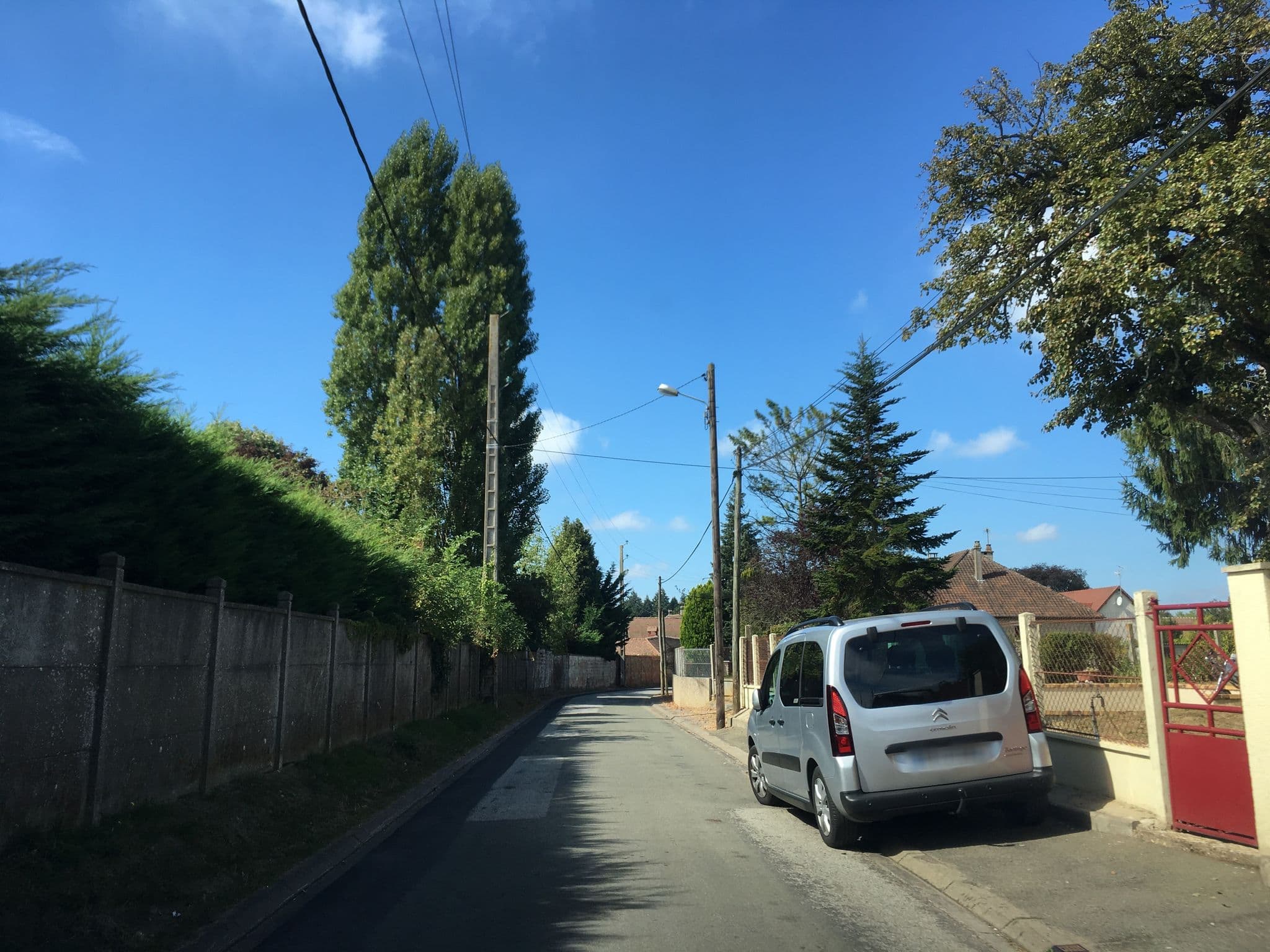 Street view near Les Grands Pins, Limetz-Villez — © unmap (CC BY-SA · Mapillary)