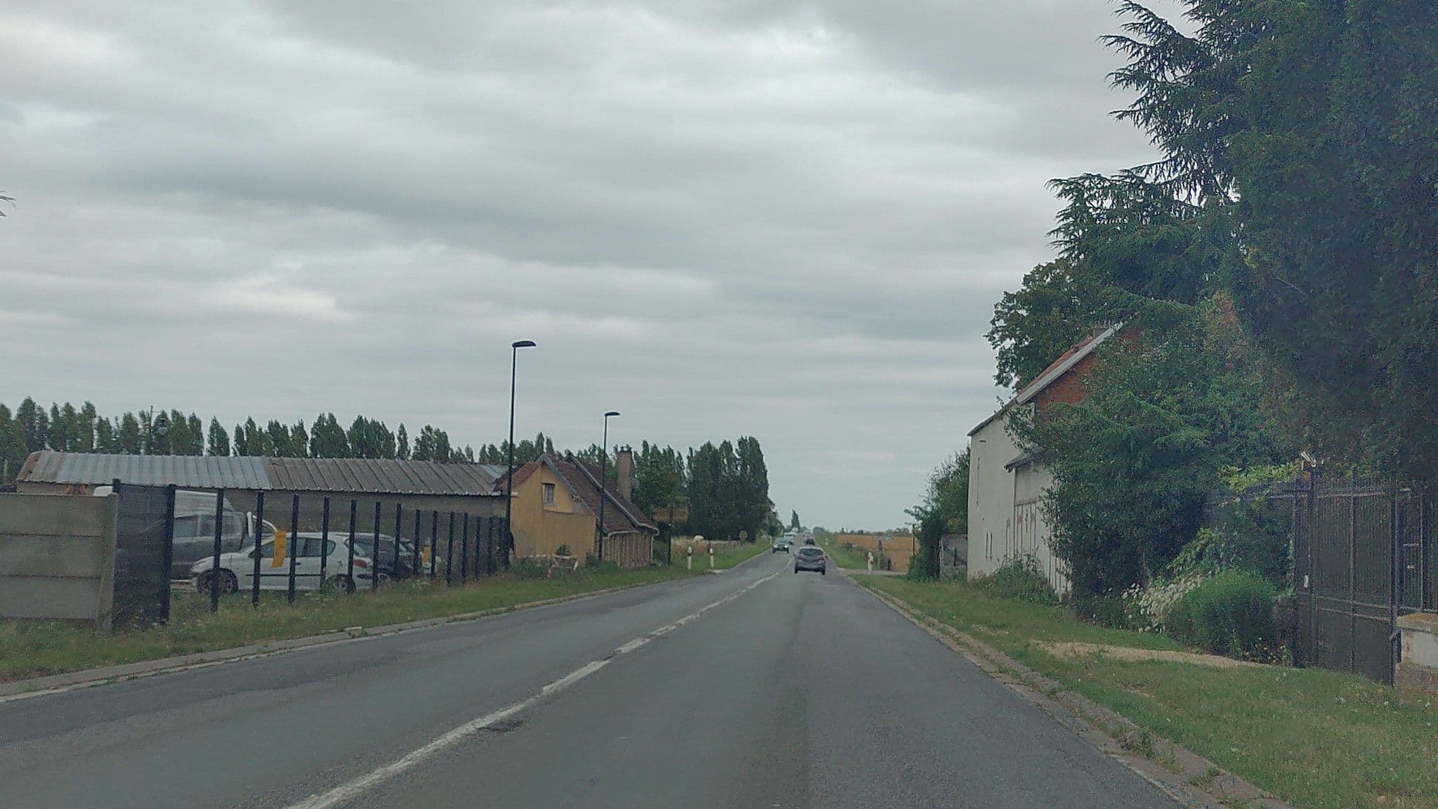 Street view near Le Prieure De L'ormetelle, Étrépagny — © didier2020 (CC BY-SA · Mapillary)