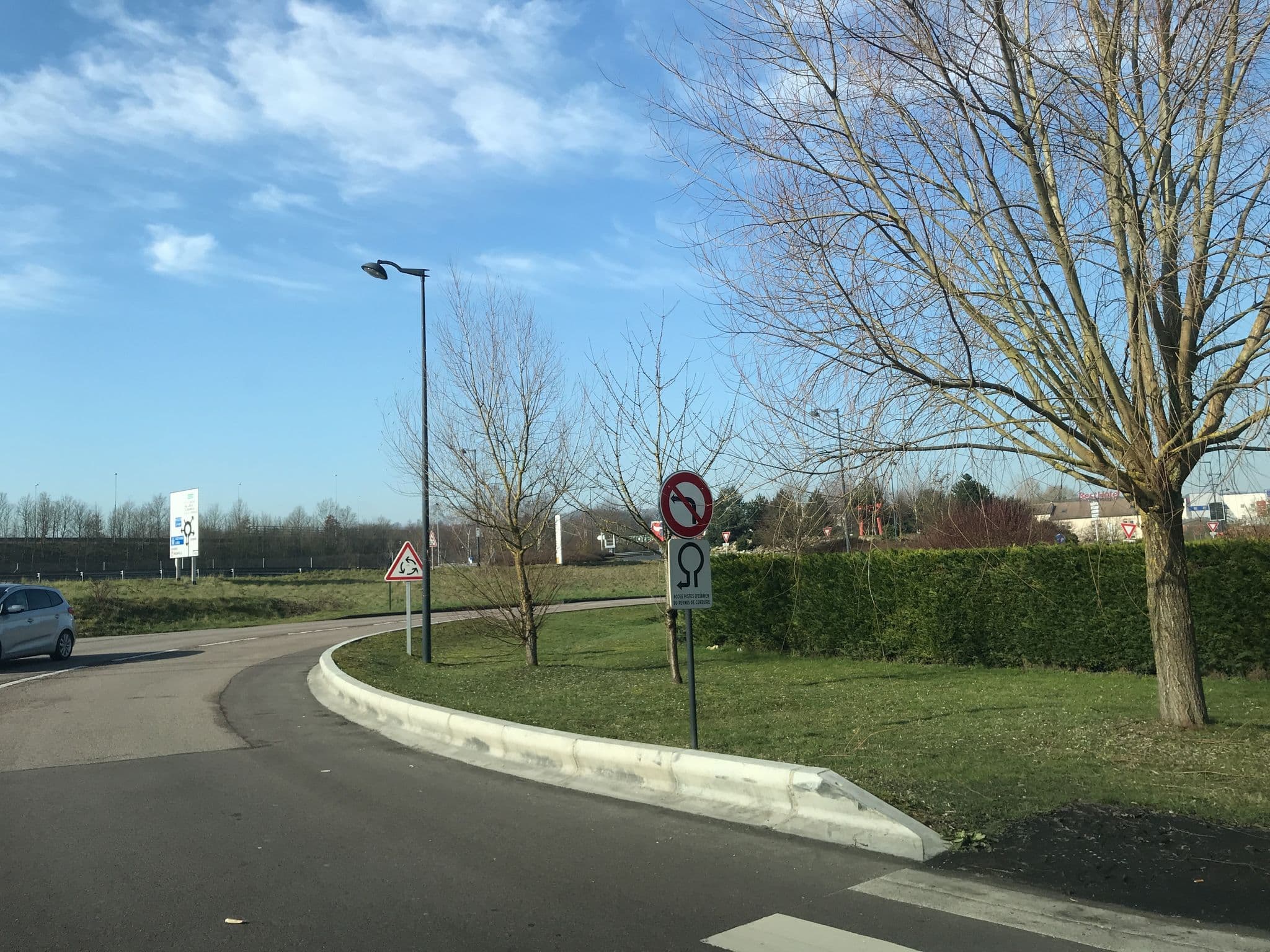 Street view near Balladins, Le Vaudreuil — © unmap (CC BY-SA · Mapillary)