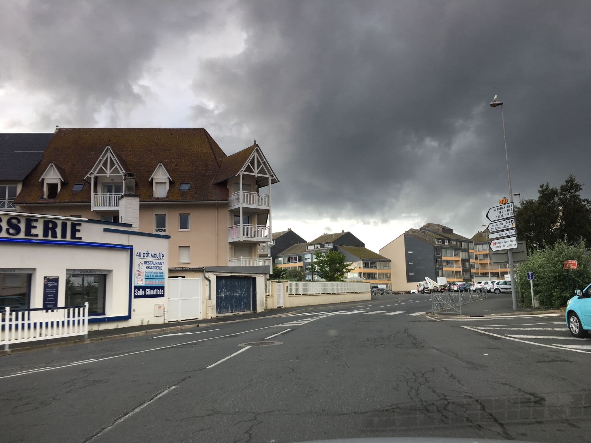Street view near Au P'tit Mousse, Courseulles-sur-Mer — © cquest (CC BY-SA · Mapillary)