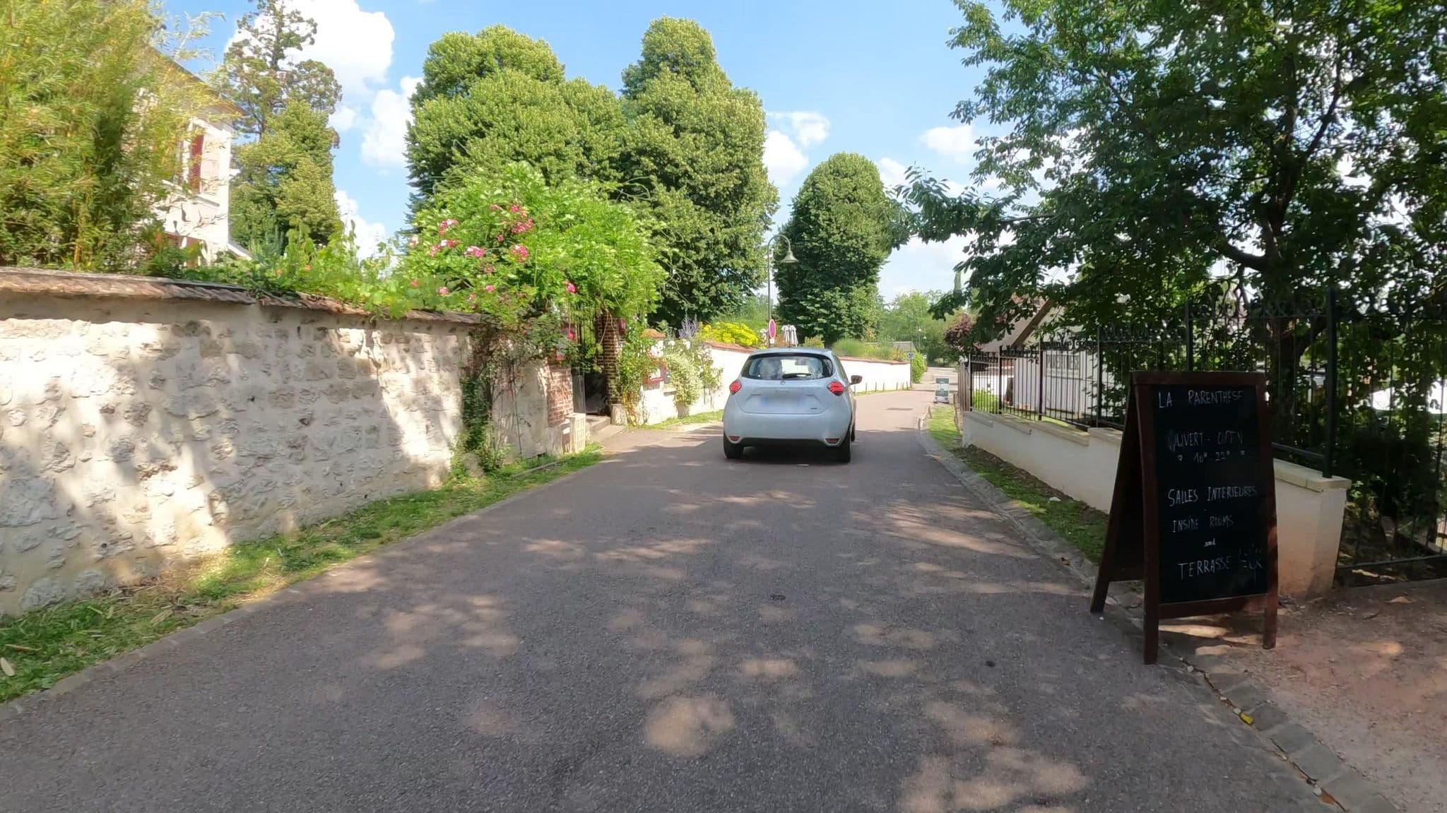 Street view near Hôtel Restaurant la Musardiere, Limetz-Villez — © Nzau (CC BY-SA · Mapillary)