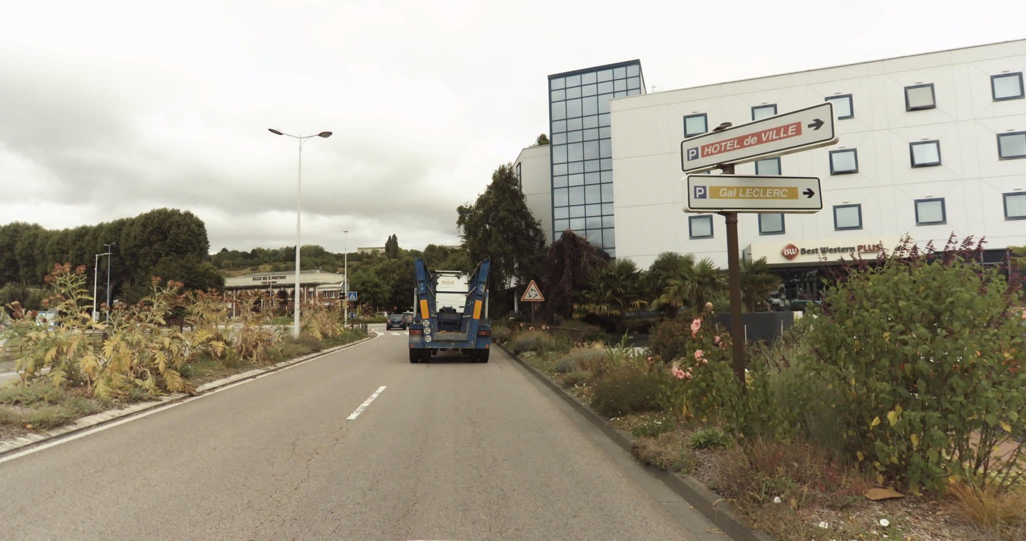 Street view near Hotel Mercure, Évreux — © sogefi (CC BY-SA · Mapillary)