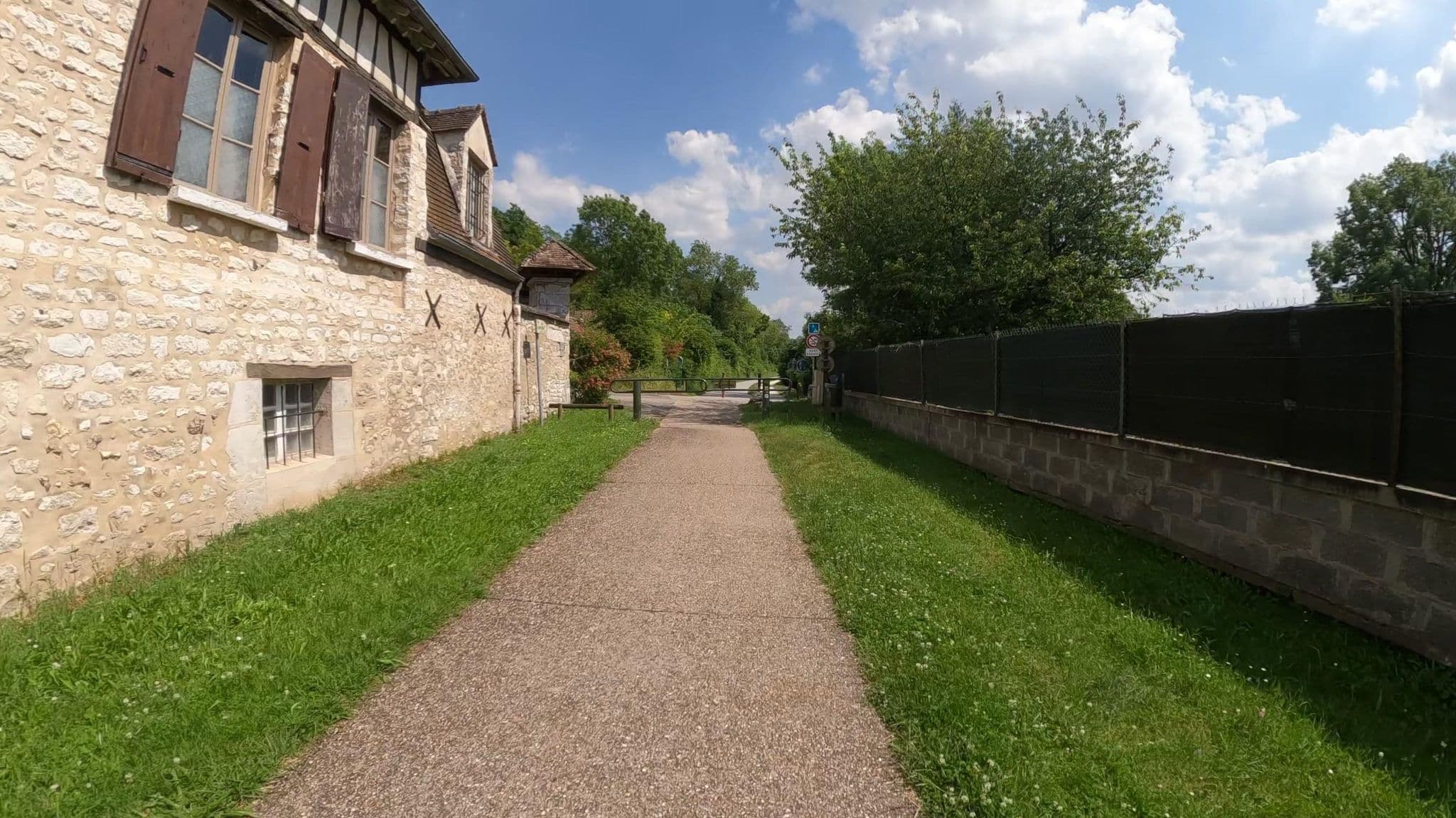 Street view near La Pruniere, Vernon — © Nzau (CC BY-SA · Mapillary)
