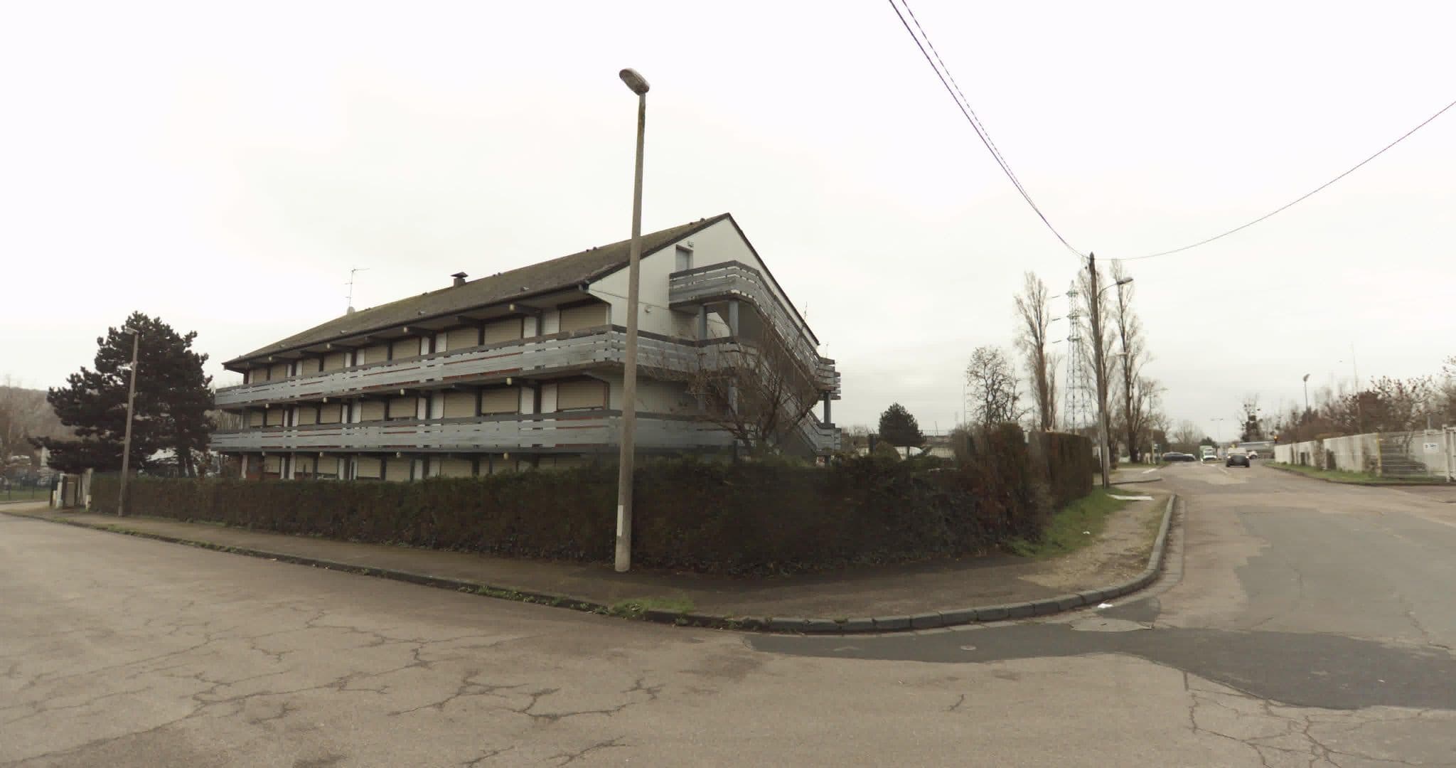 Street view near Campanile Rouen Sud - St-Etienne-Du-Rouvray Rd-Point Des Vaches, Saint-Étienne-du-Rouvray — © sogefi (CC BY-SA · Mapillary)