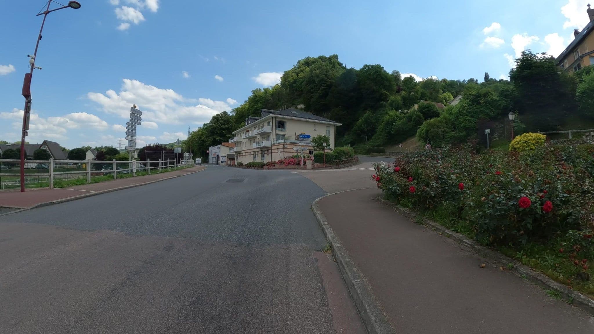 Street view near Château de la Croix Bizet, Sahurs — © Nzau (CC BY-SA · Mapillary)