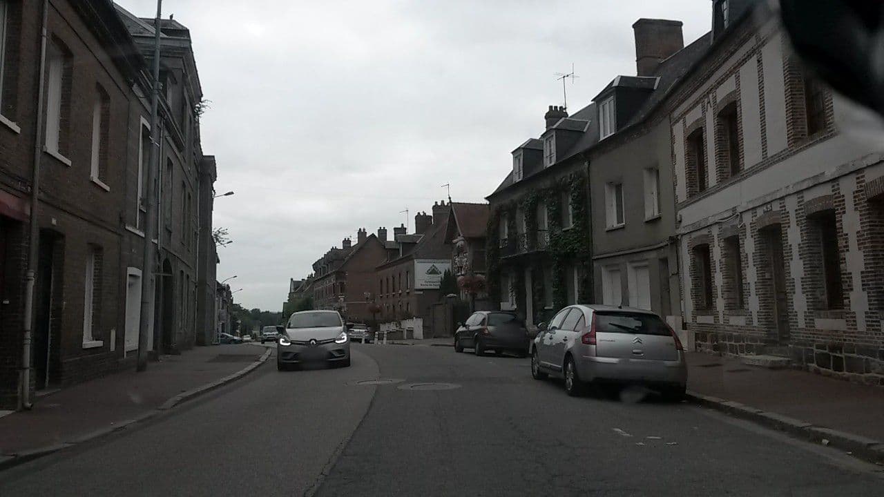 Street view near LA FOLIE DU BOIS DES FONTAINES - Domaine de Forges, Forges-les-Eaux — © uwekoch (CC BY-SA · Mapillary)