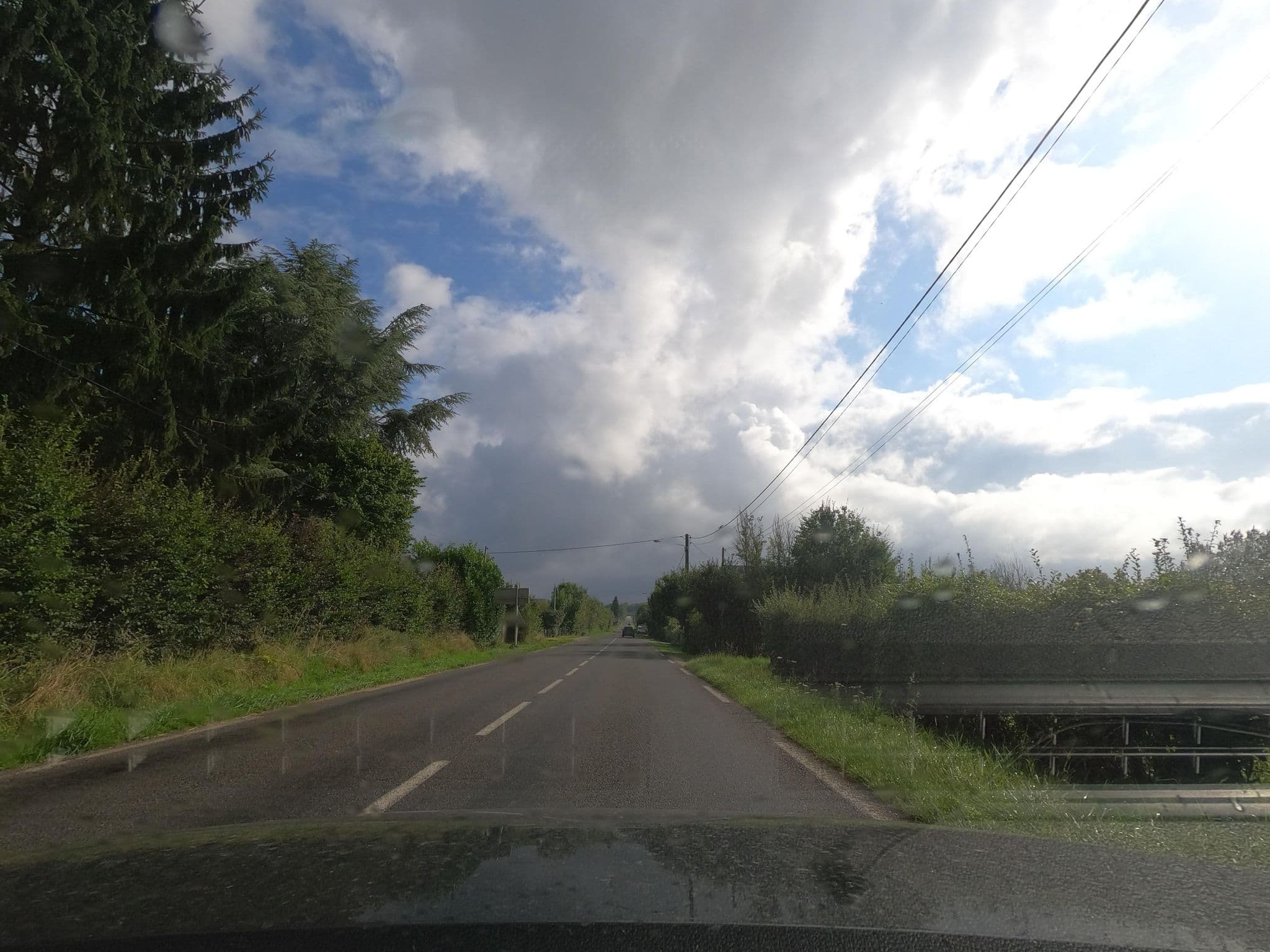 Street view near Chambres d'Hôtes et Roulottes le Clos du Quesnay, Forges-les-Eaux — © uwekoch (CC BY-SA · Mapillary)