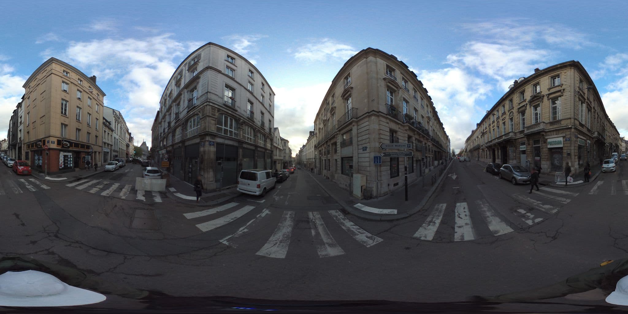 Street view near La piscine de L'hotel, Rouen — © geovelo (CC BY-SA · Mapillary)