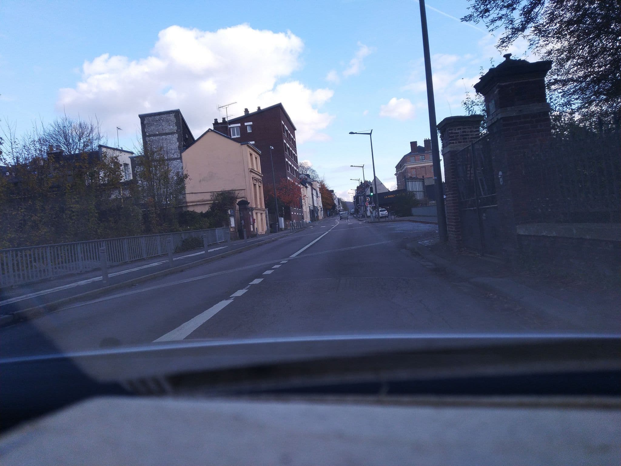 Street view near Auberge de Jeunesse, Rouen — © plumf (CC BY-SA · Mapillary)