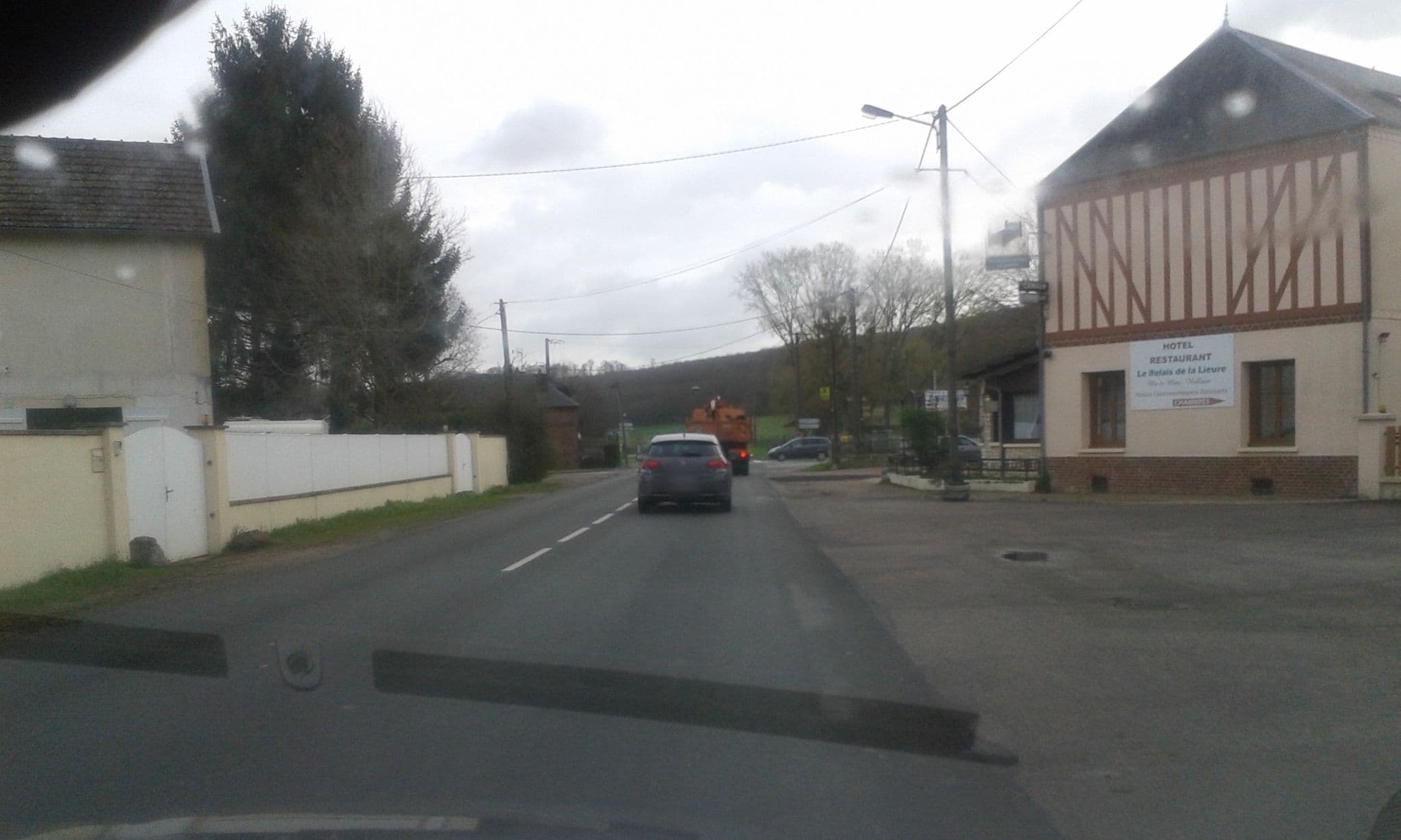 Street view near Le Relais De La Lieure, Fleury-sur-Andelle — © df45 (CC BY-SA · Mapillary)