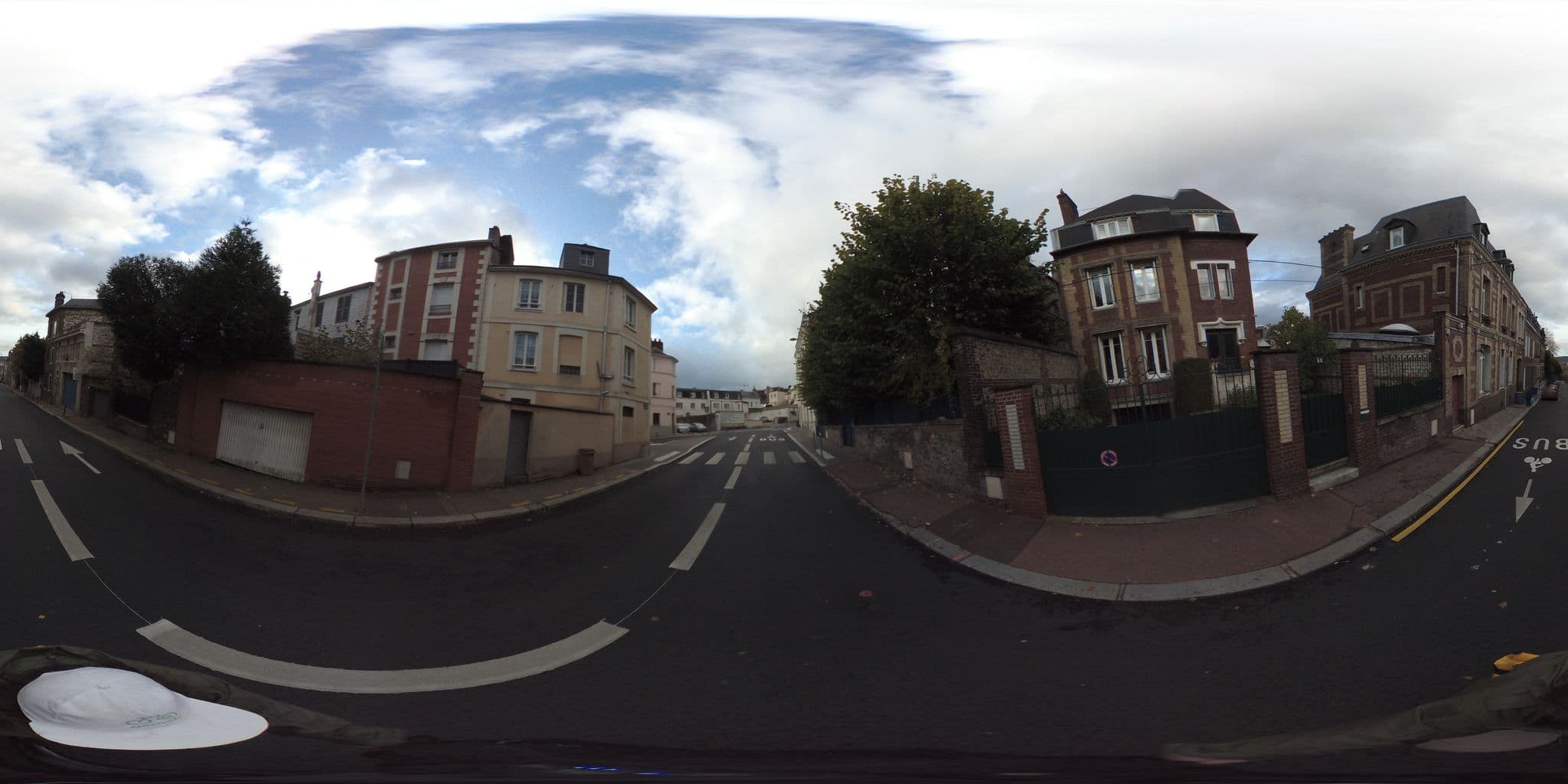 Street view near Hotel Ermitage Bouquet Rouen, Rouen — © geovelo (CC BY-SA · Mapillary)