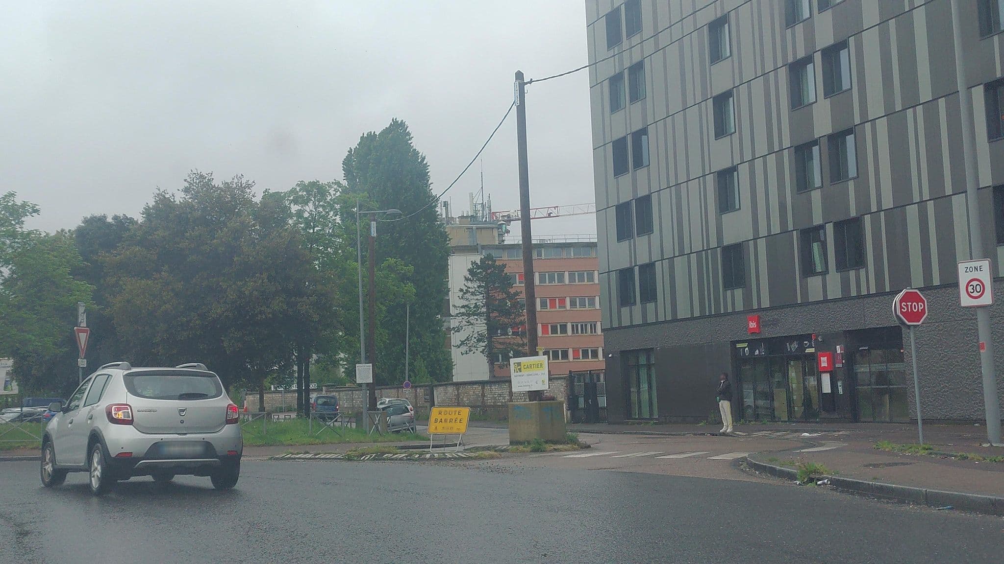 Street view near Campanile Rouen Mermoz, Rouen — © didier2020 (CC BY-SA · Mapillary)