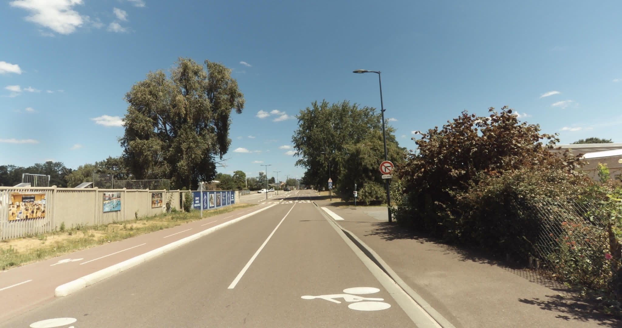 Street view near Centre des Loisirs Charlie Chaplin, Oissel-sur-Seine — © sogefi (CC BY-SA · Mapillary)