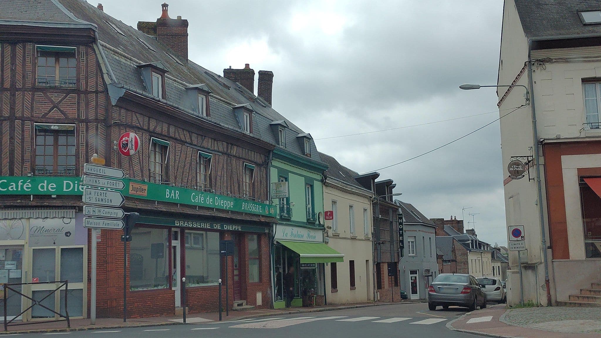 Street view near A Contre Courant, Forges-les-Eaux — © didier2020 (CC BY-SA · Mapillary)